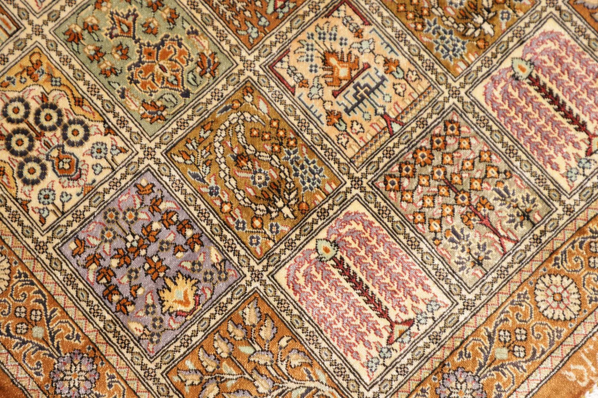 Ghom Perserteppich 60 × 89 cm aus Seide, handgeknüpft