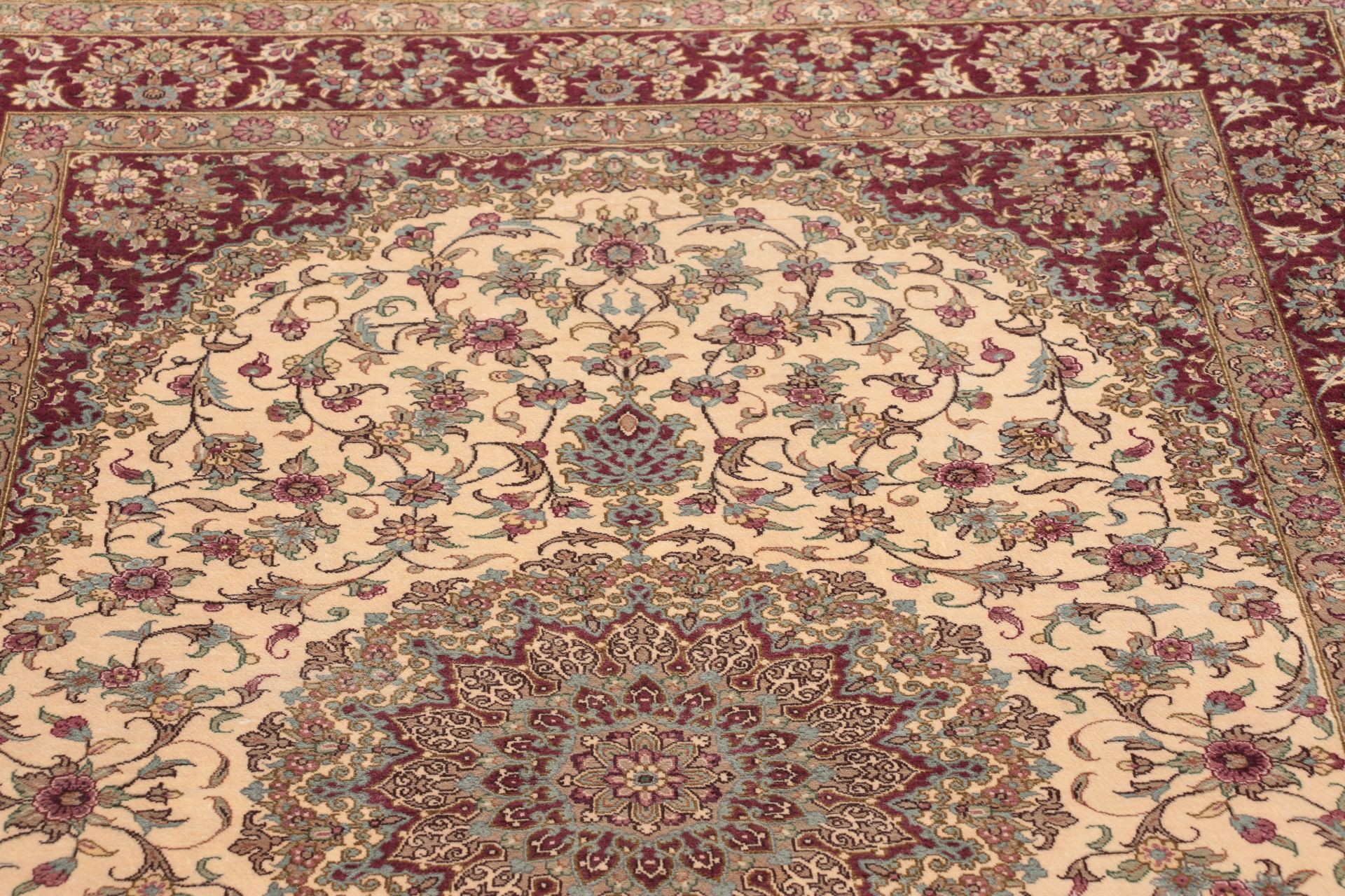 Handgeknüpfter Ghom Perserteppich, 100 × 152 cm, Seide