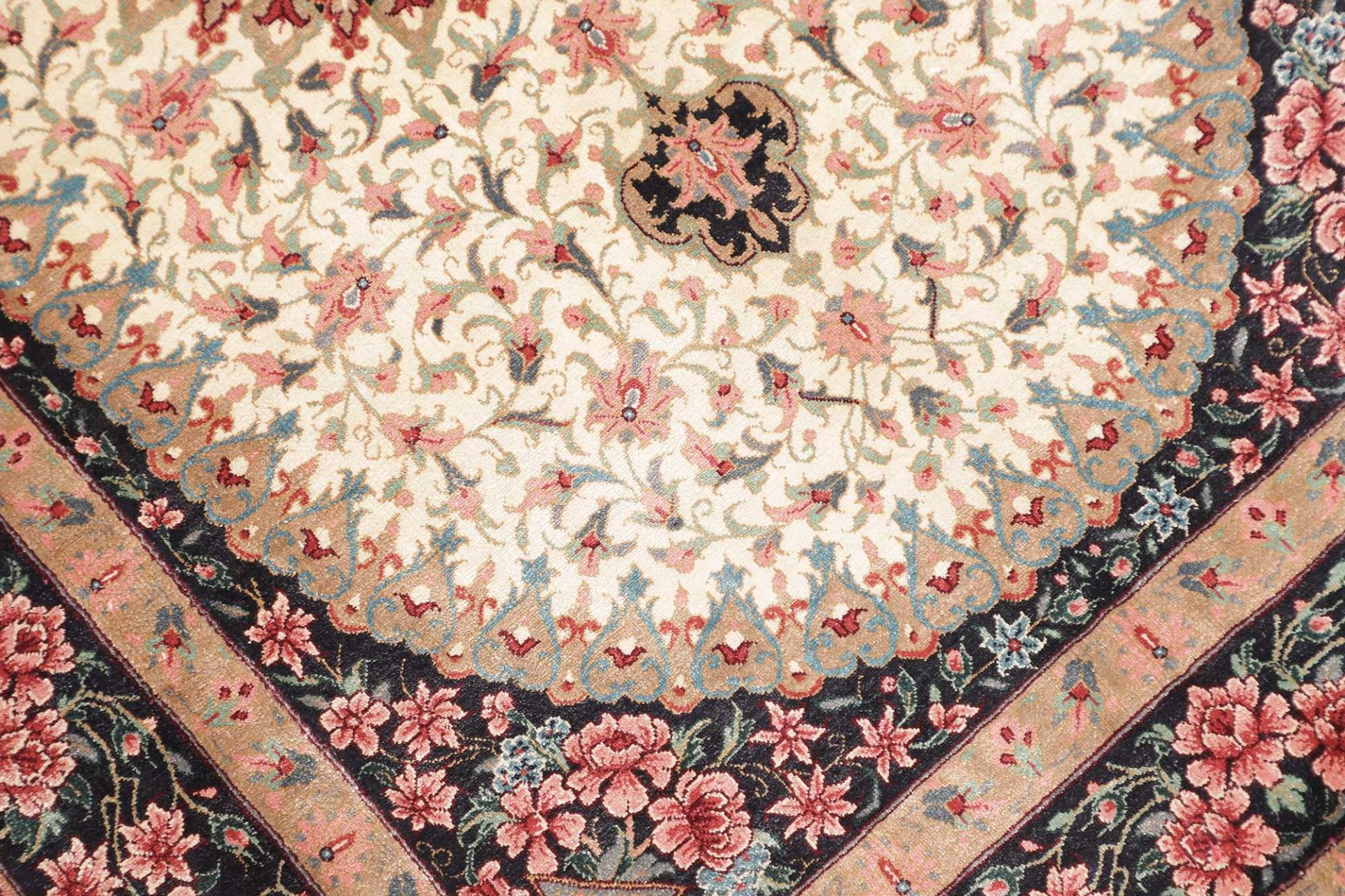 Ghom Perserteppich 81 × 121 cm aus Seide, handgeknüpft