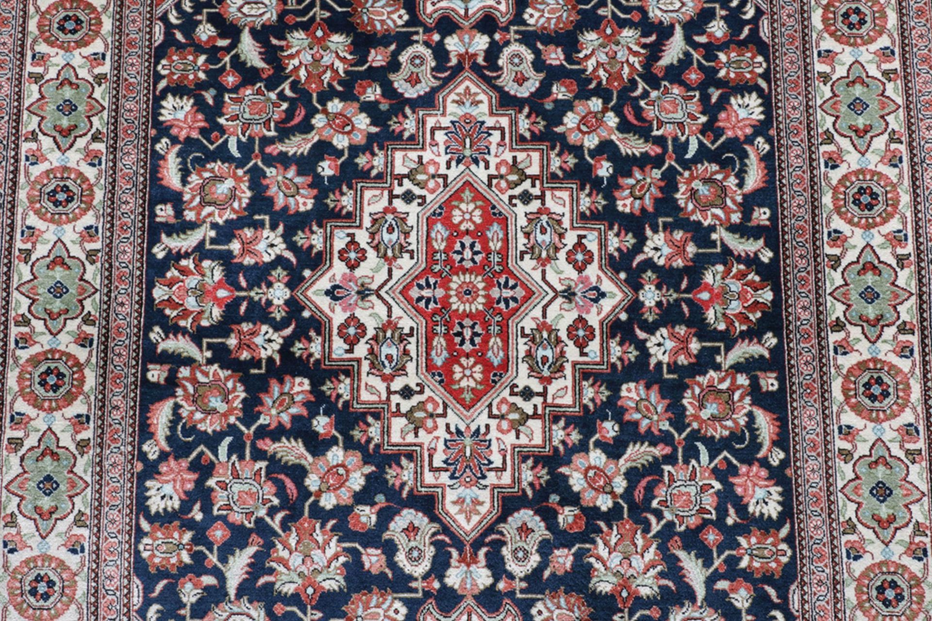 Handgeknüpfter Ghom Perserteppich 77 × 119 cm