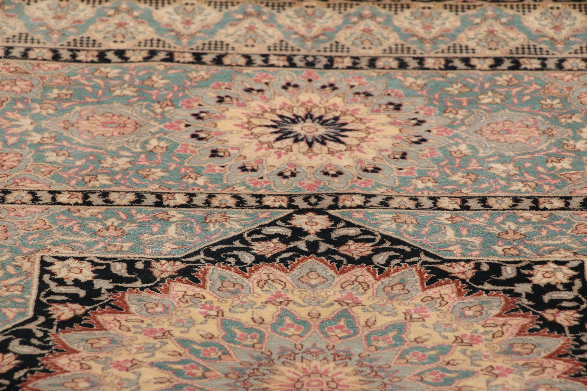 perserteppich-ghom-76-x-120-cm-seide-handgeknupft-edel-3 Handgeknüpfter Ghom Perserteppich 76 × 120 cm
