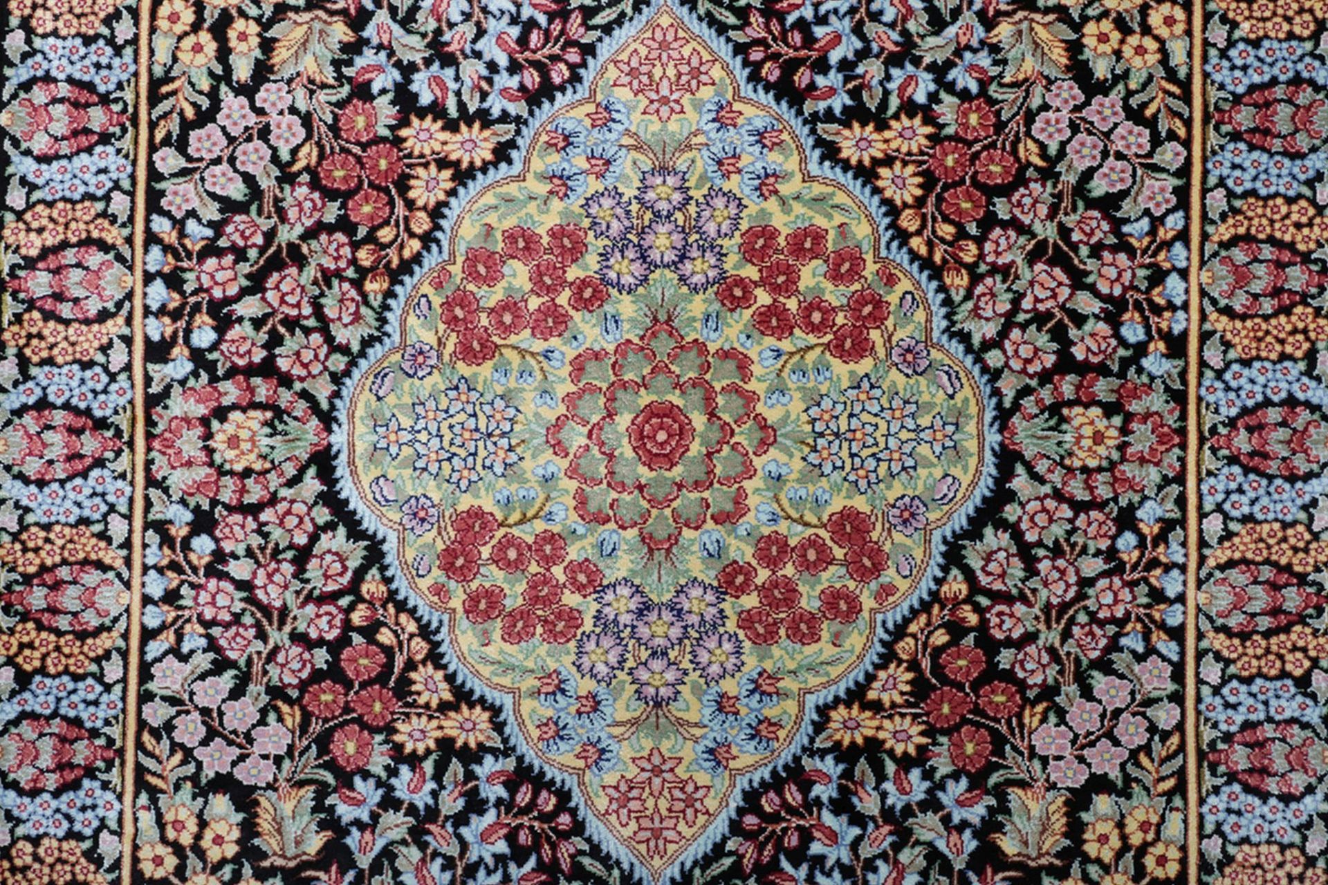 Ghom Perserteppich 60 × 90 cm aus Seide, handgeknüpft