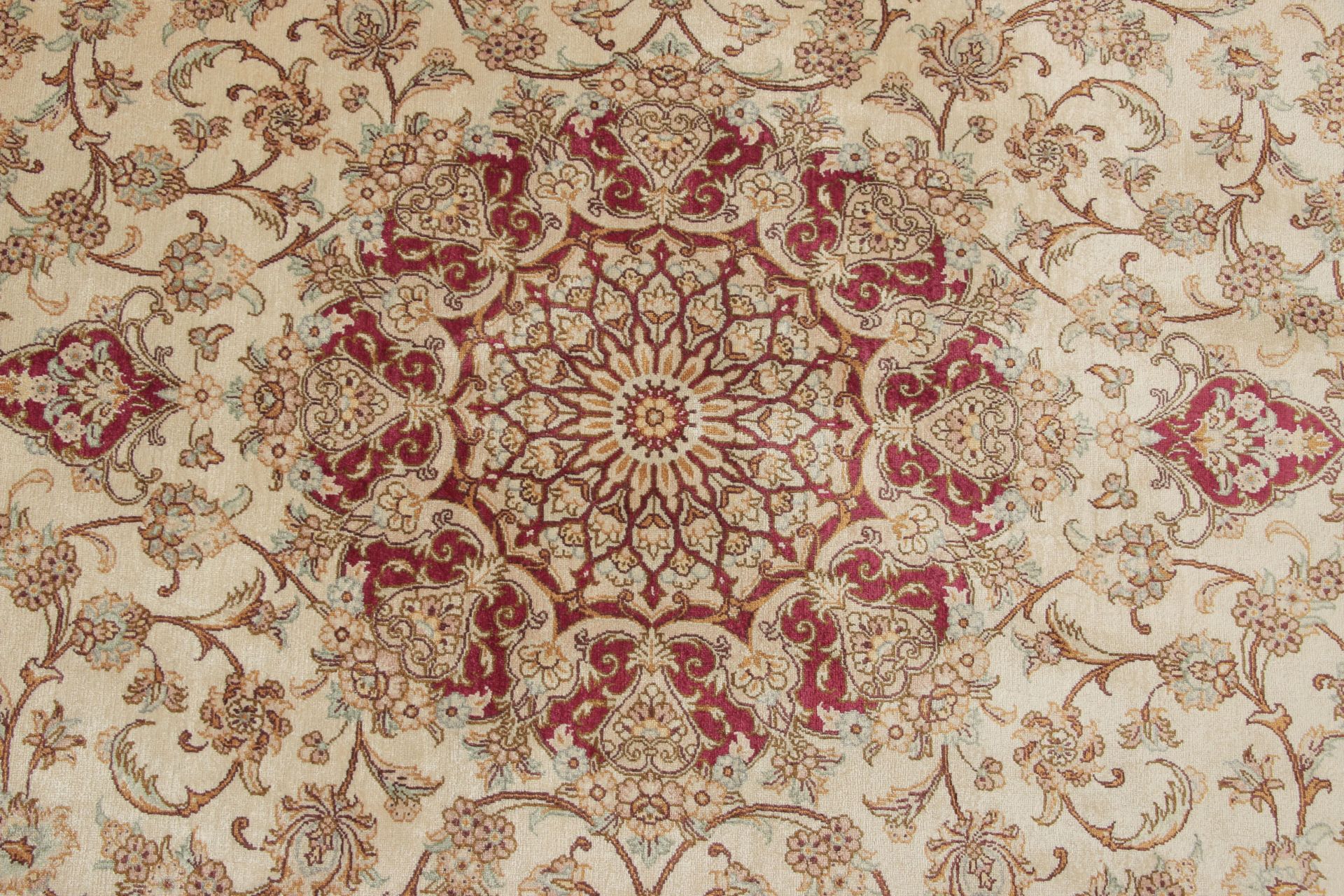 Ghom Perserteppich 133 × 200 cm aus Seide, handgeknüpft