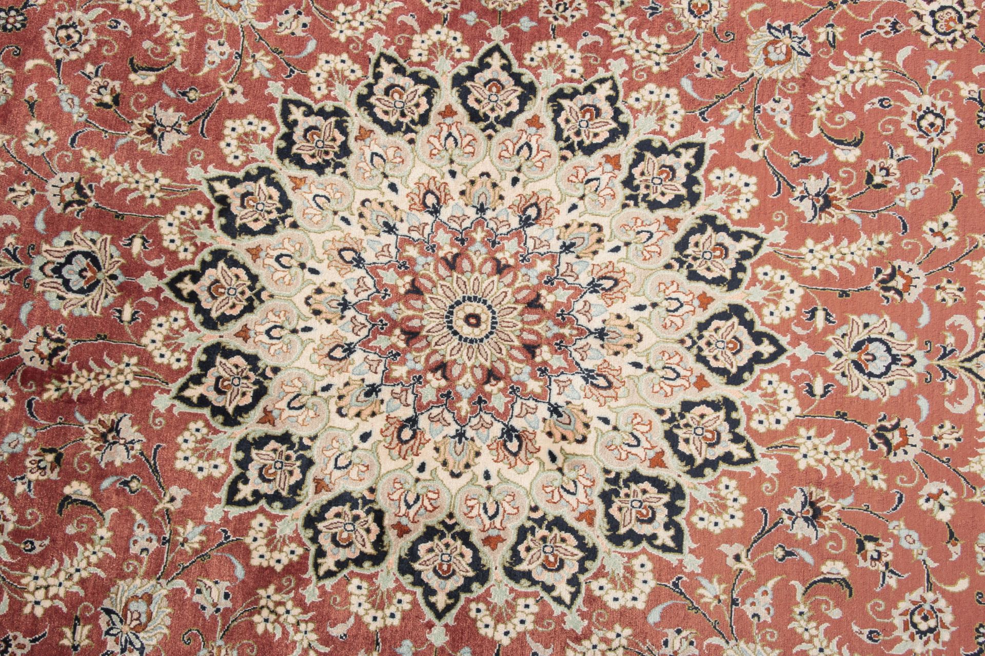 Handgeknüpfter Ghom Perserteppich, 132 × 200 cm, Seide