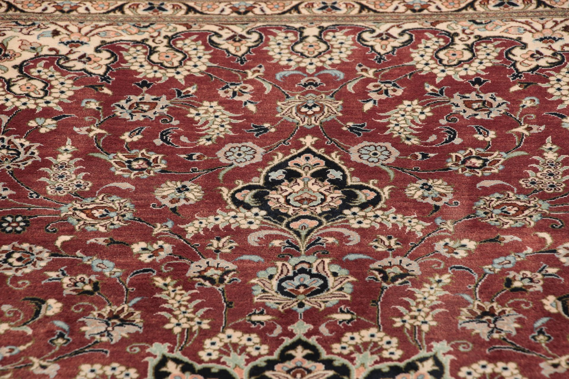 Handgeknüpfter Ghom Perserteppich, 132 × 200 cm, Seide