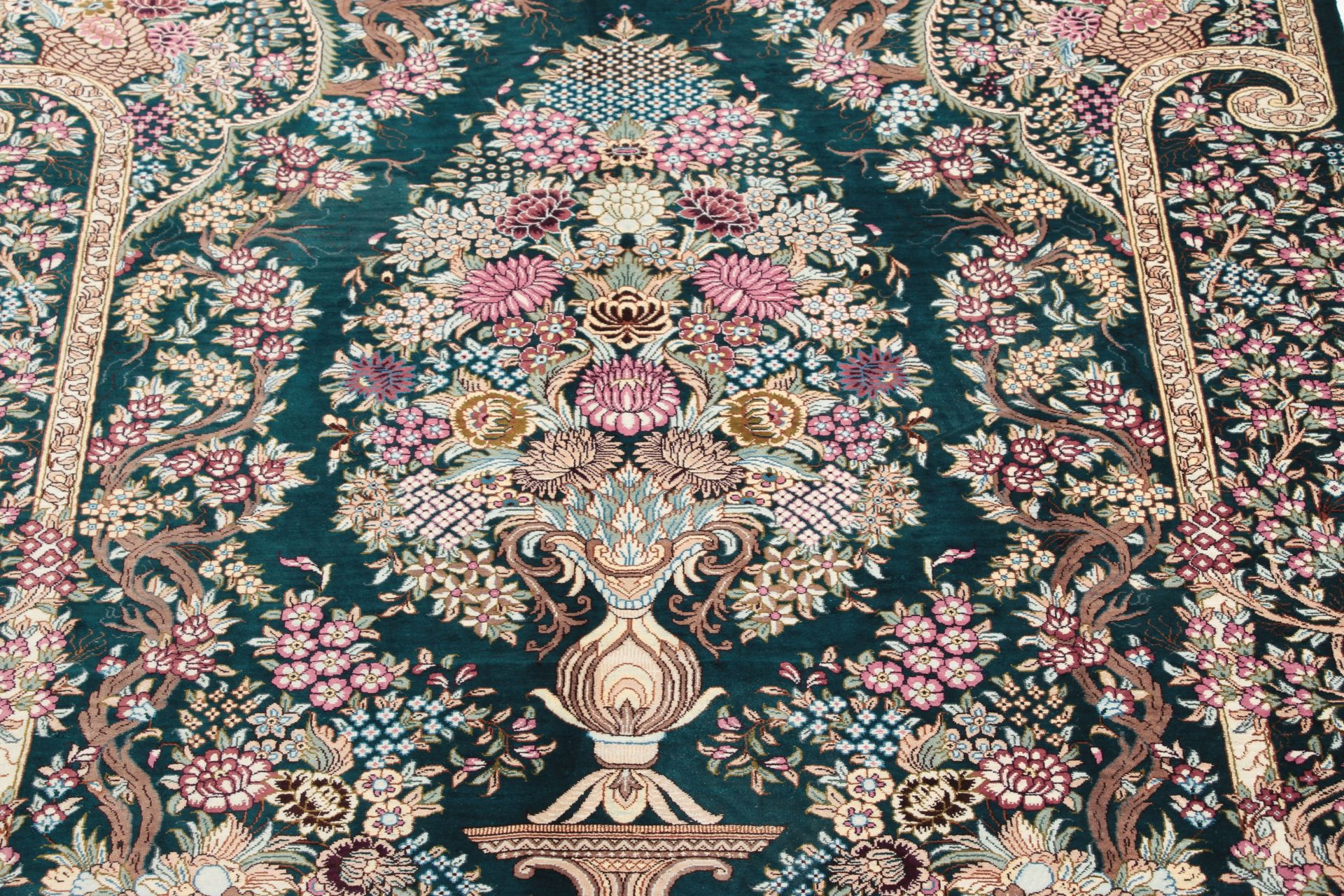 Ghom Perserteppich 102 × 145 cm aus Seide, handgeknüpft
