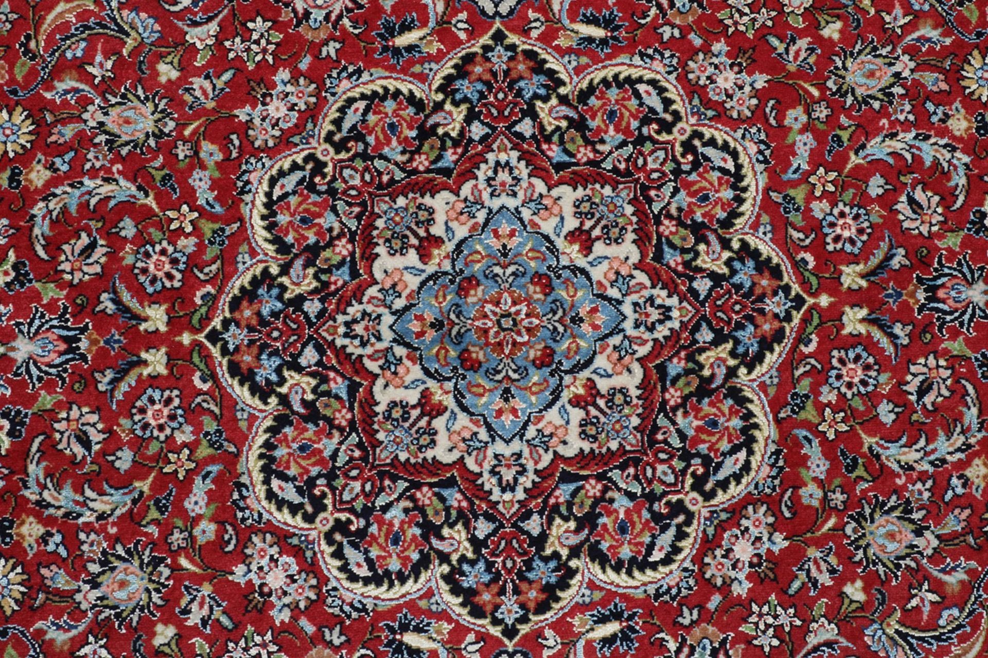 Handgeknüpfter Isfahan Perserteppich, 110 × 166 cm, Wolle & Seide