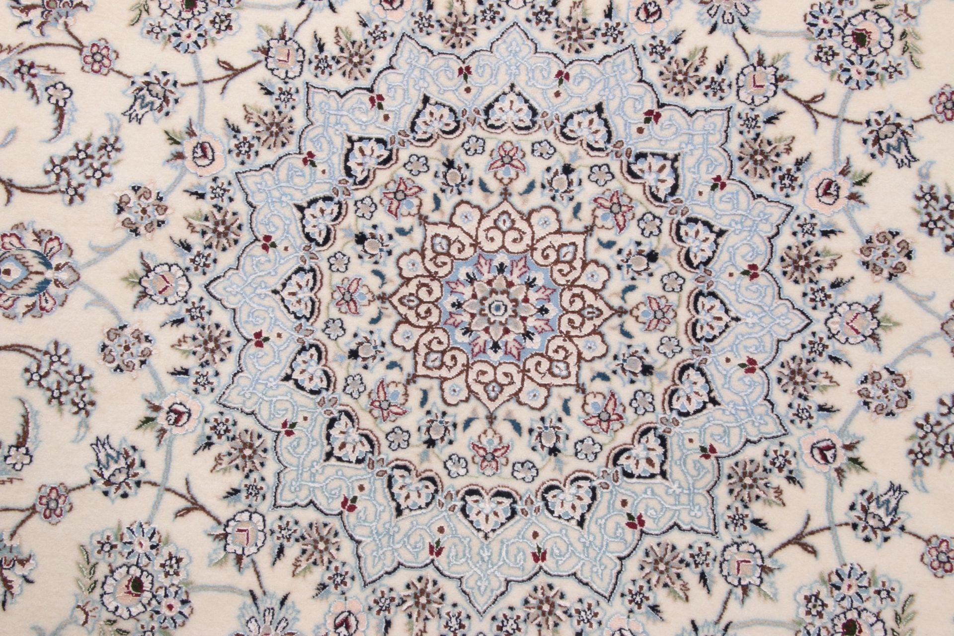 Nain Perserteppich 162 × 238 cm aus Wolle & Seide, handgeknüpft
