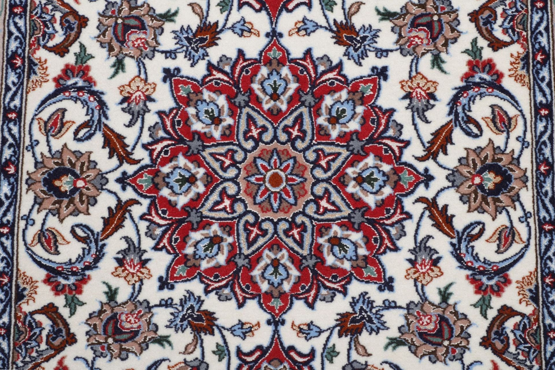 perserteppich-isfahan-72-x-103-cm-schurwolle-seide-handgeknupft-2 Isfahan Perserteppich 72 × 103 cm aus Wolle & Seide, handgeknüpft