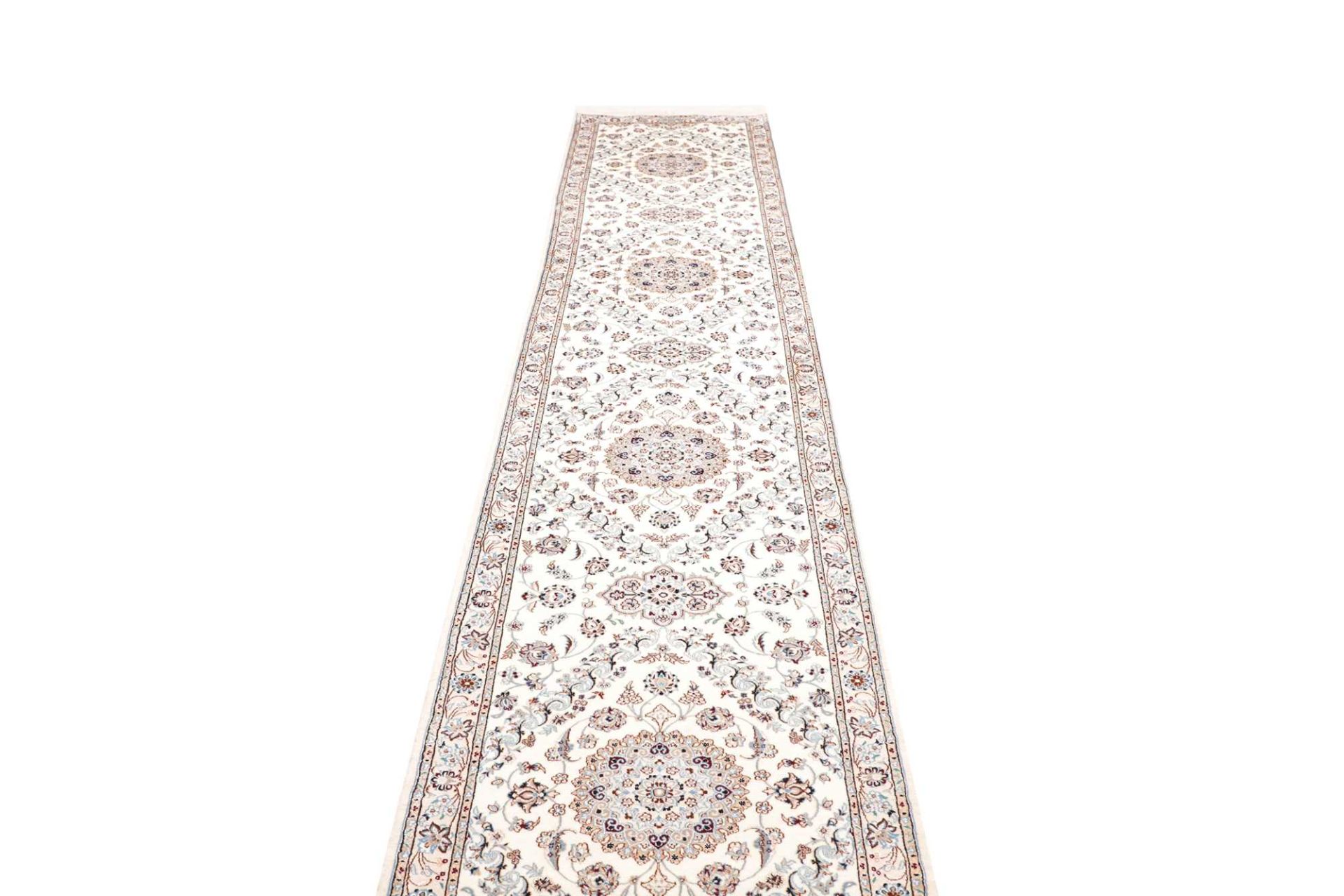 Nain Perserteppich aus Iran, 83 × 414 cm