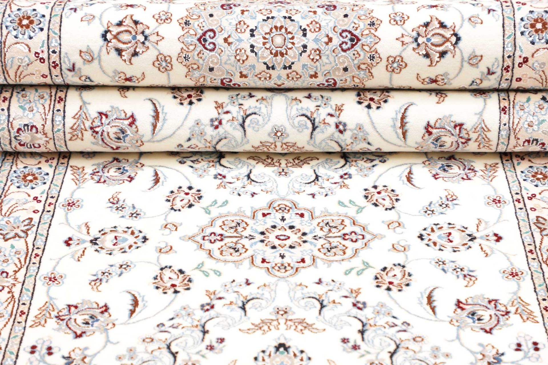 Nain Perserteppich aus Iran, 83 × 414 cm