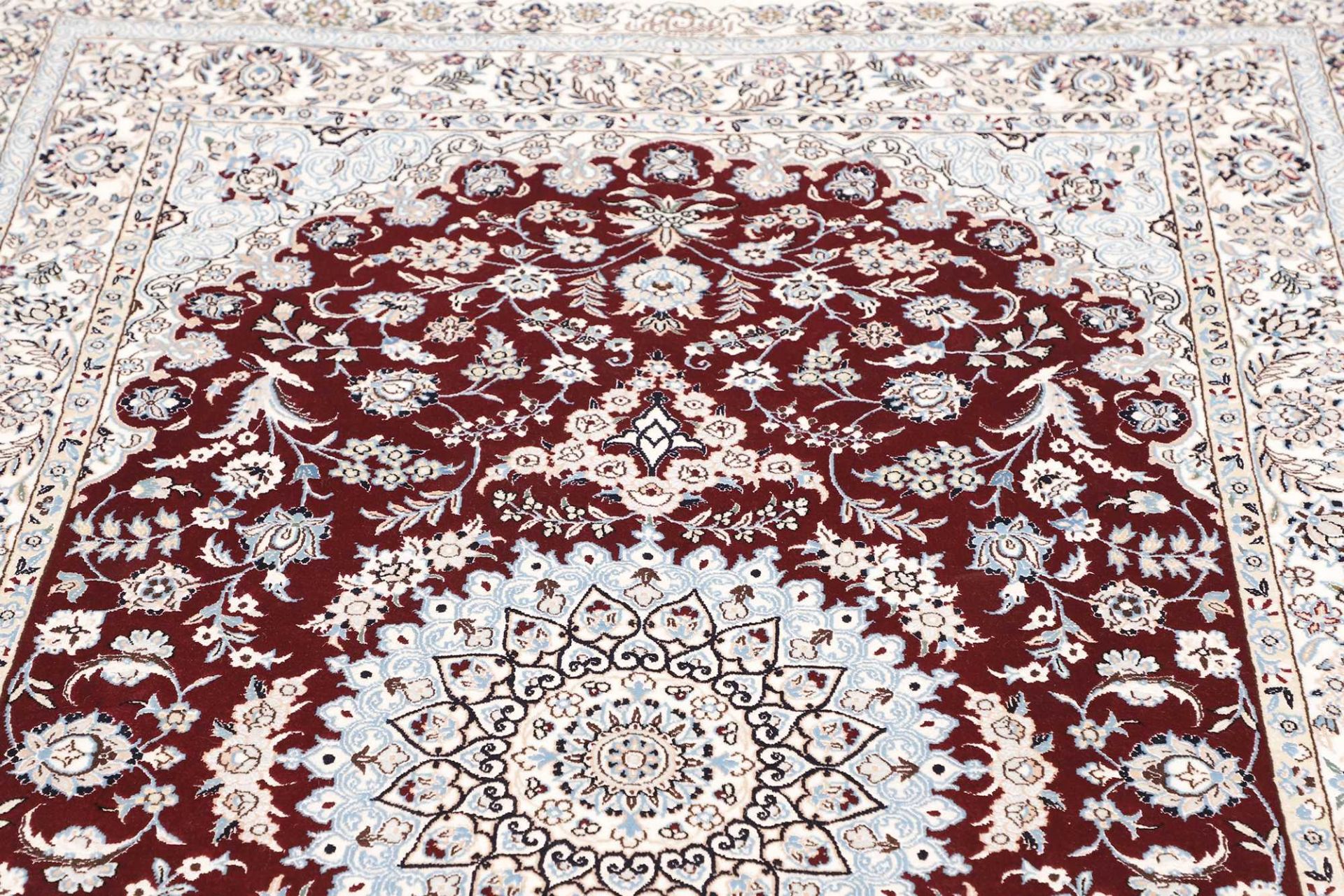 Nain Perserteppich 128 × 190 cm aus Wolle, handgeknüpft
