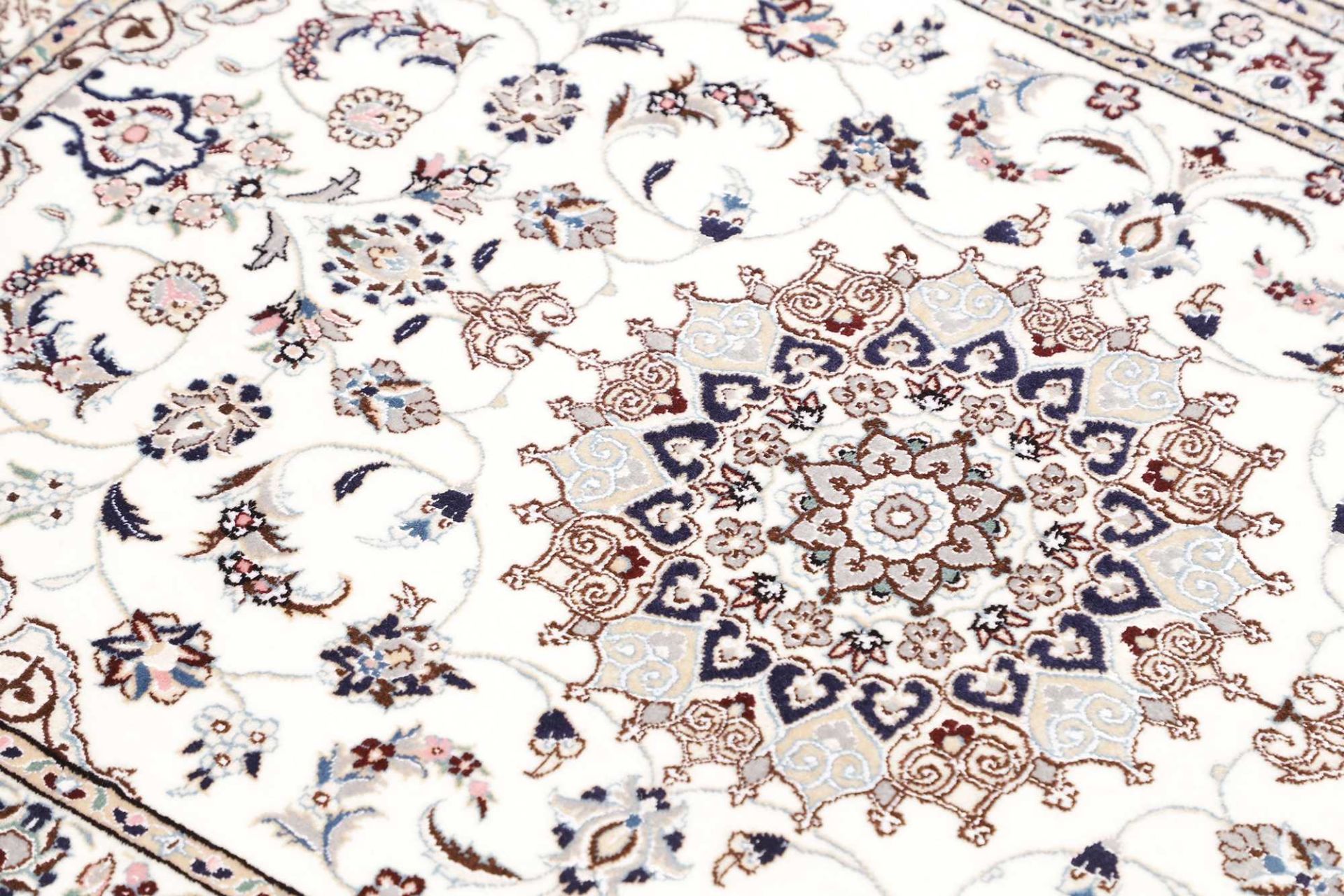 perserteppich-nain-83-x-119-cm-schurwolle-handgeknupft-exklusiv-6 Nain Perserteppich 83 × 119 cm aus Wolle, handgeknüpft