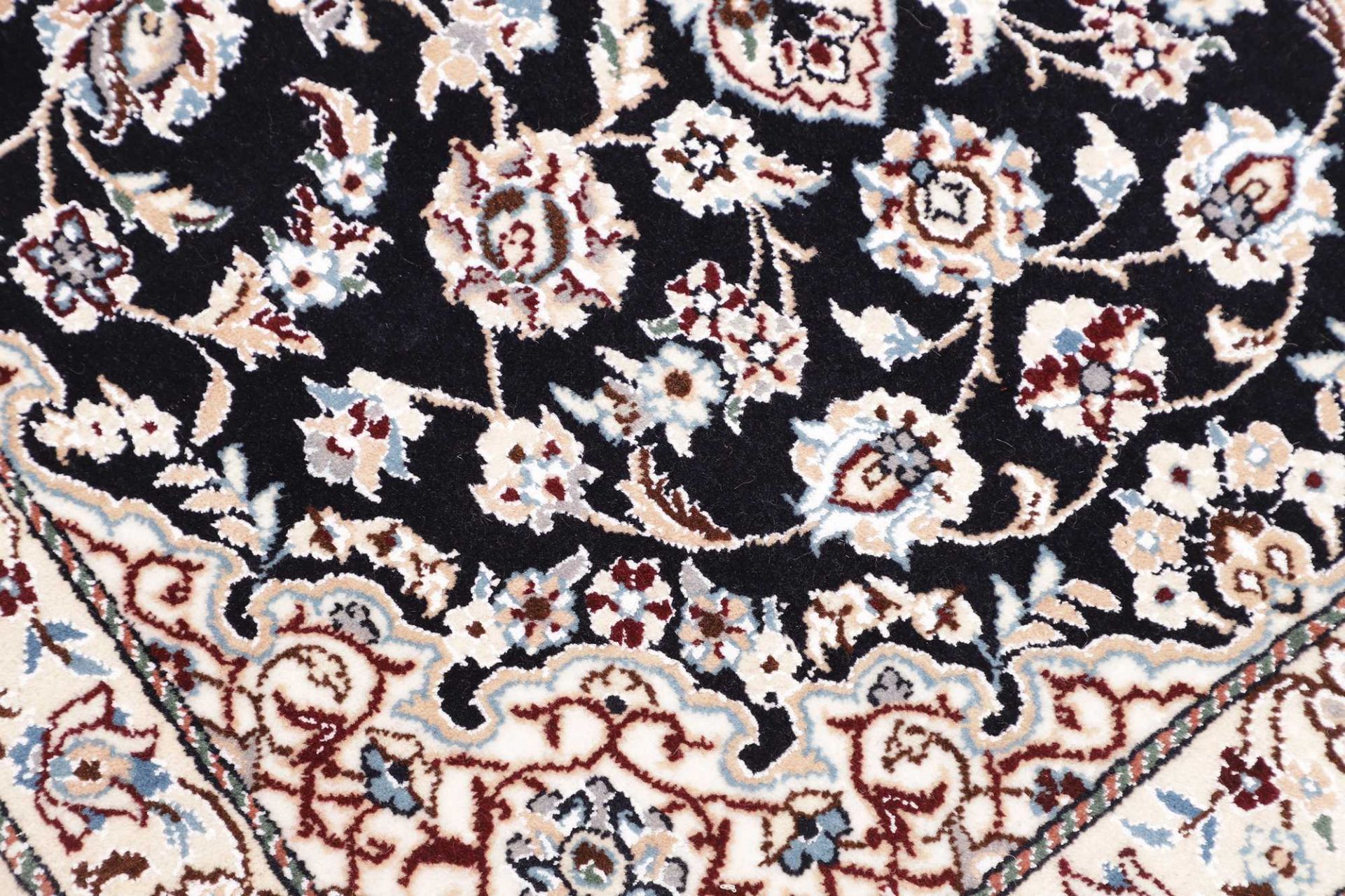 Nain Perserteppich aus Iran, 79 × 117 cm