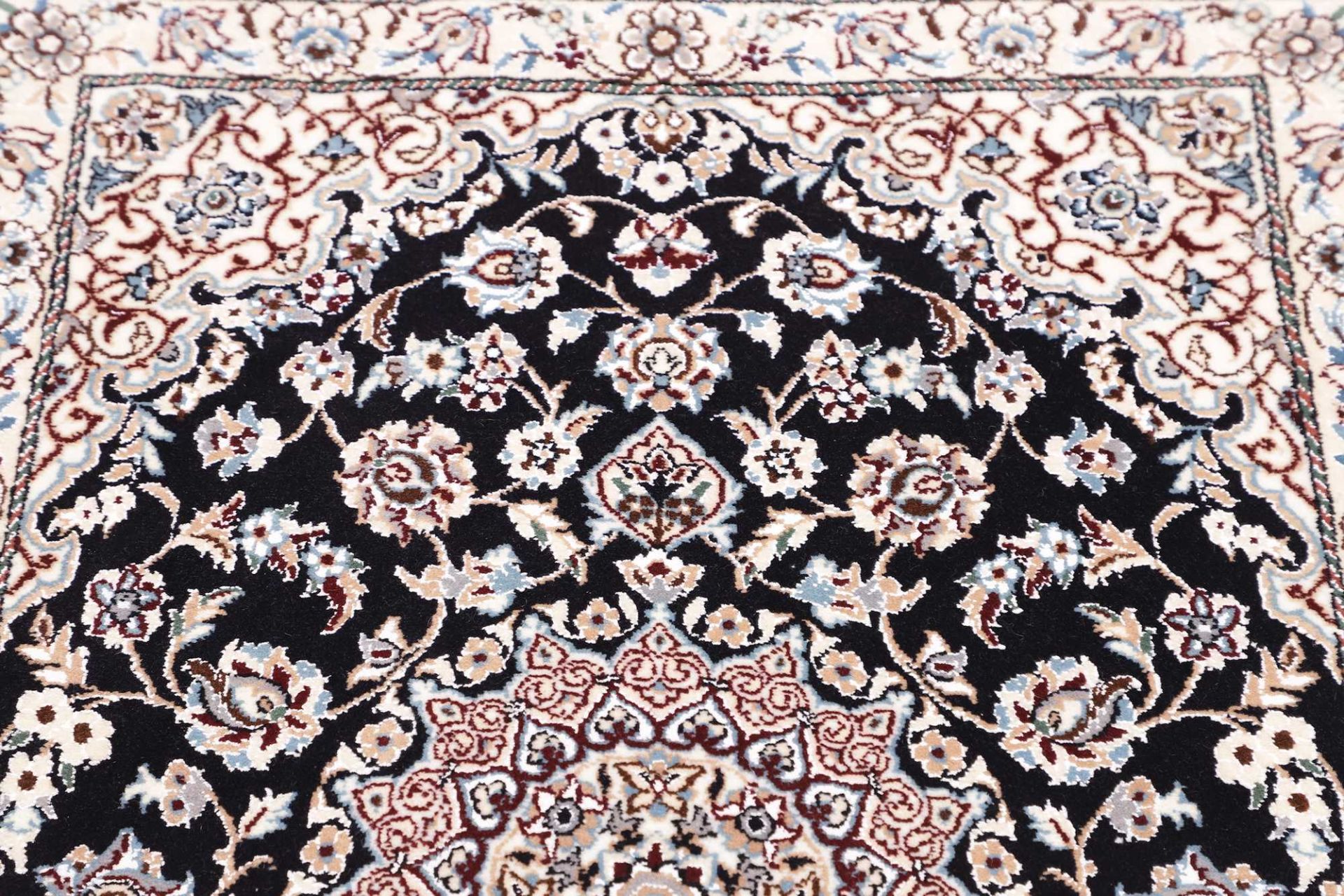 Nain Perserteppich aus Iran, 79 × 117 cm