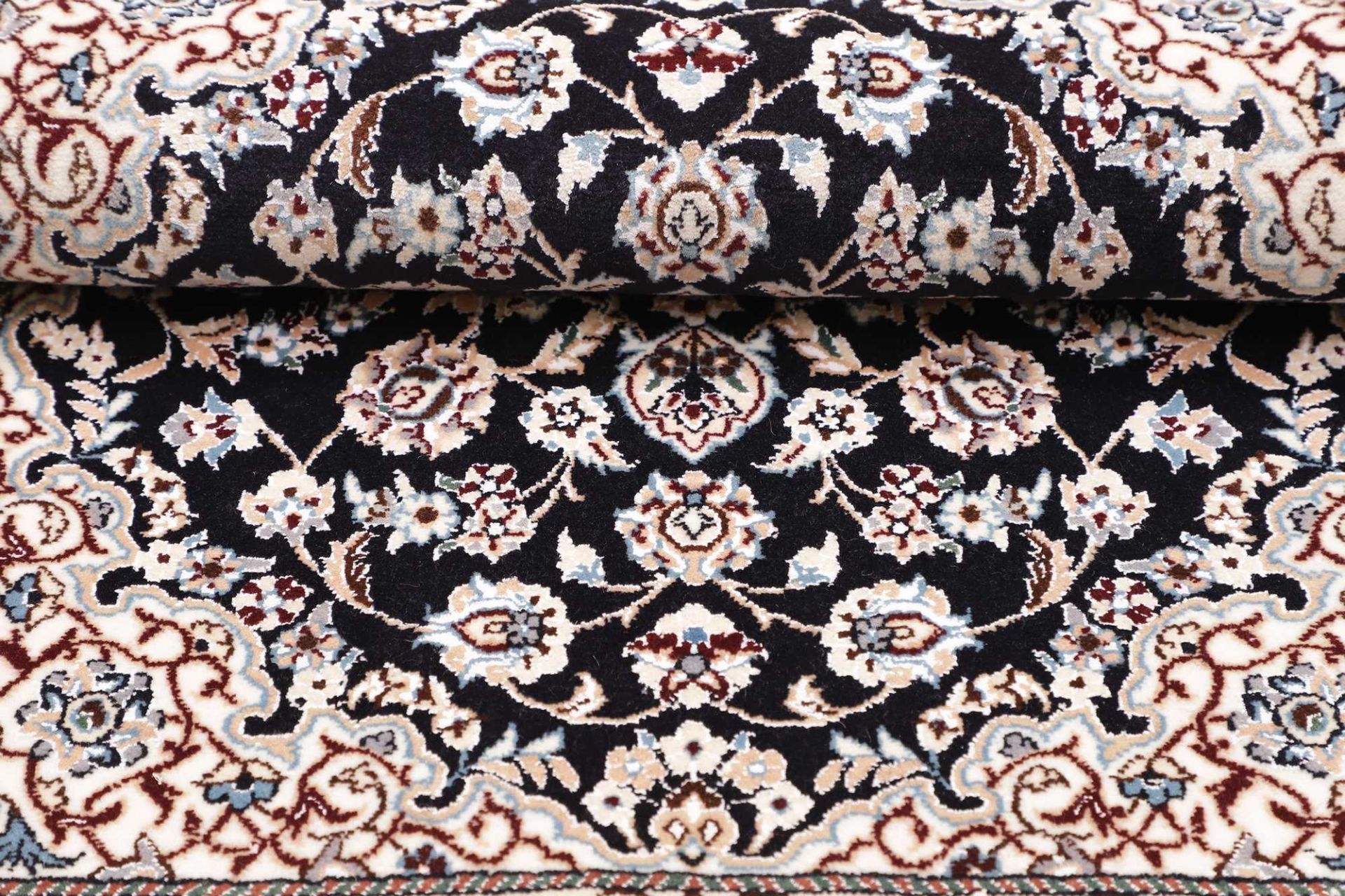 Nain Perserteppich aus Iran, 79 × 117 cm