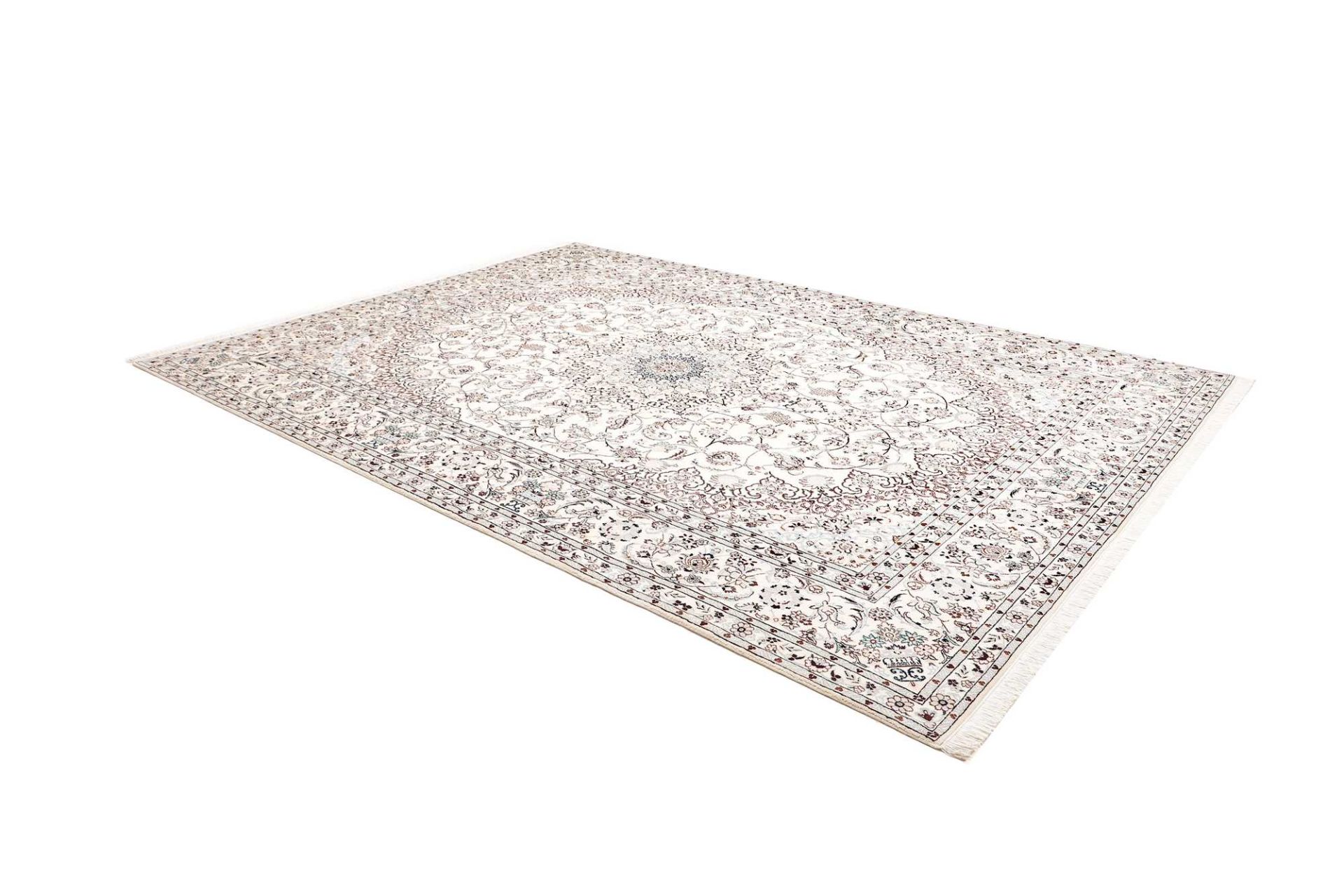 Handgeknüpfter Nain Perserteppich 251 × 352 cm