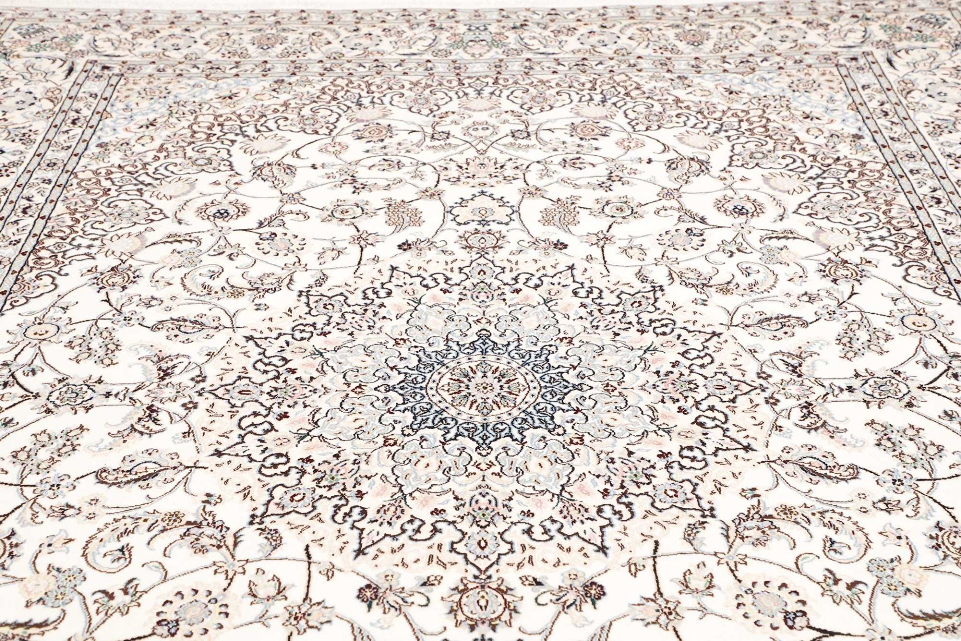 Handgeknüpfter Nain Perserteppich 251 × 352 cm