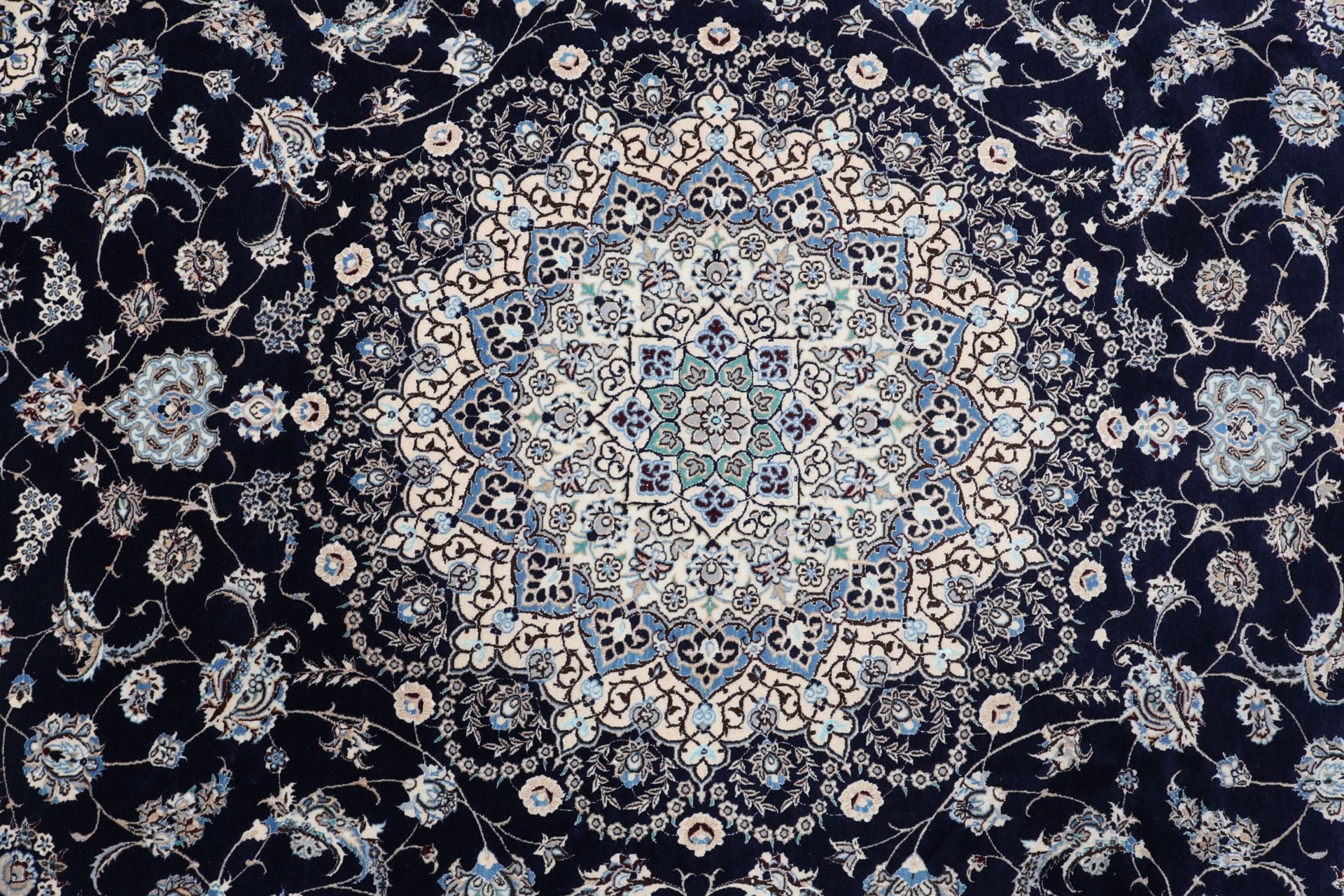 Handgeknüpfter Nain Perserteppich 260 × 305 cm