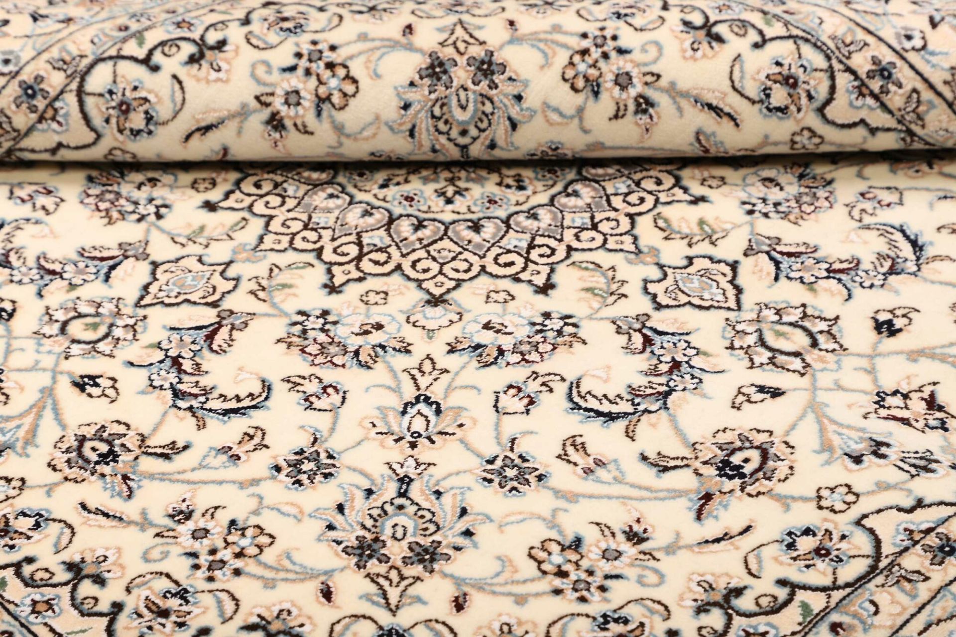 Nain Perserteppich aus Iran, 151 × 149 cm