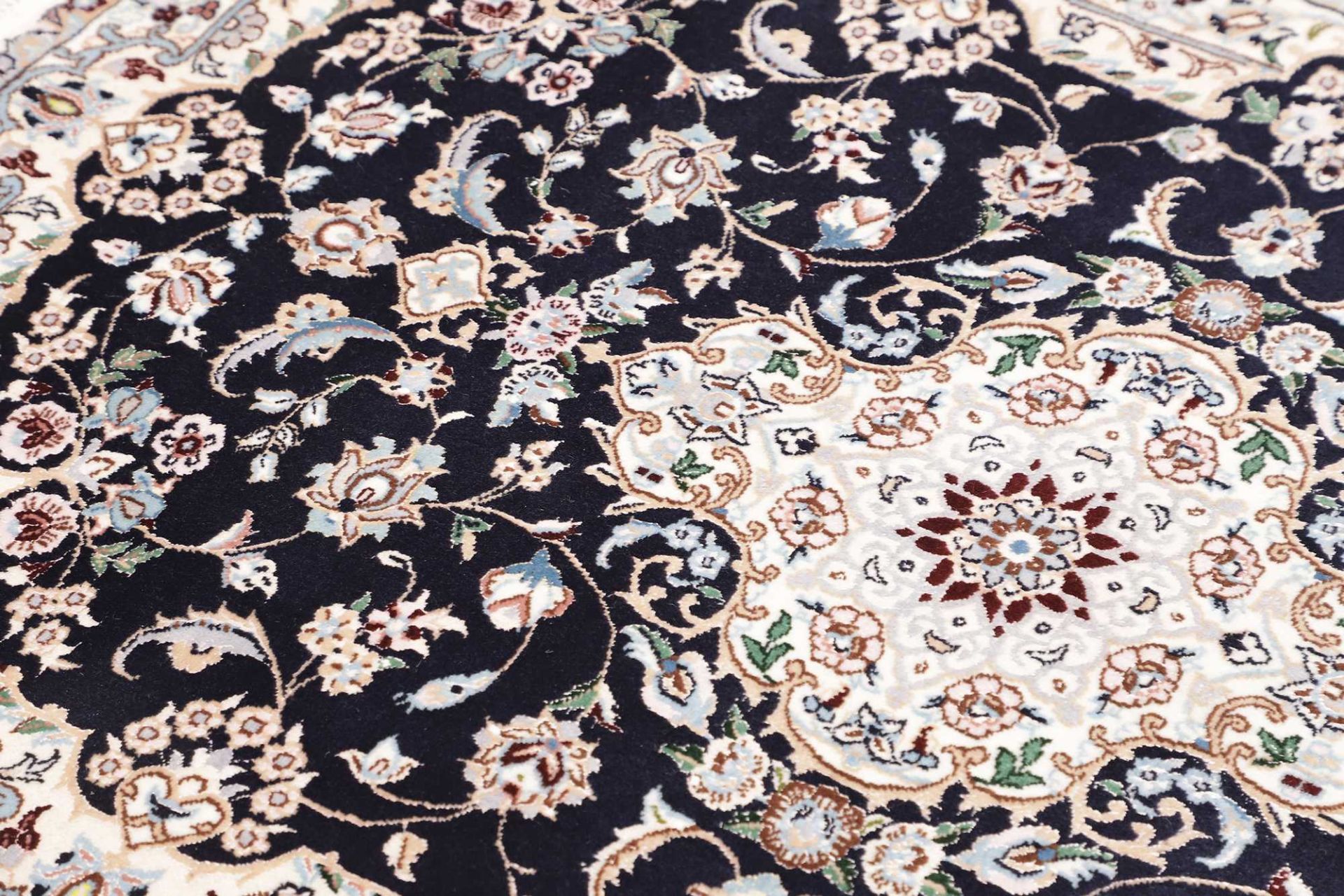 perserteppich-nain-96-x-126-cm-schurwolle-handgeknupft-exklusiv-12 Handgeknüpfter Nain Perserteppich 96 × 126 cm