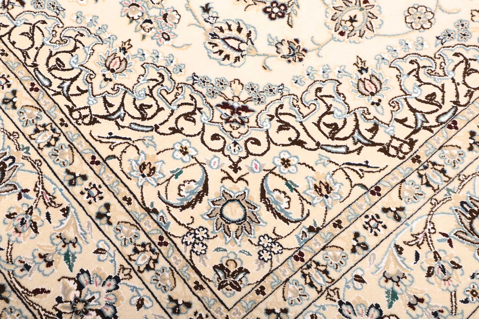 perserteppich-nain-207-x-256-cm-schurwolle-handgeknupft-exklusiv-10 Handgeknüpfter Nain Perserteppich 207 × 256 cm