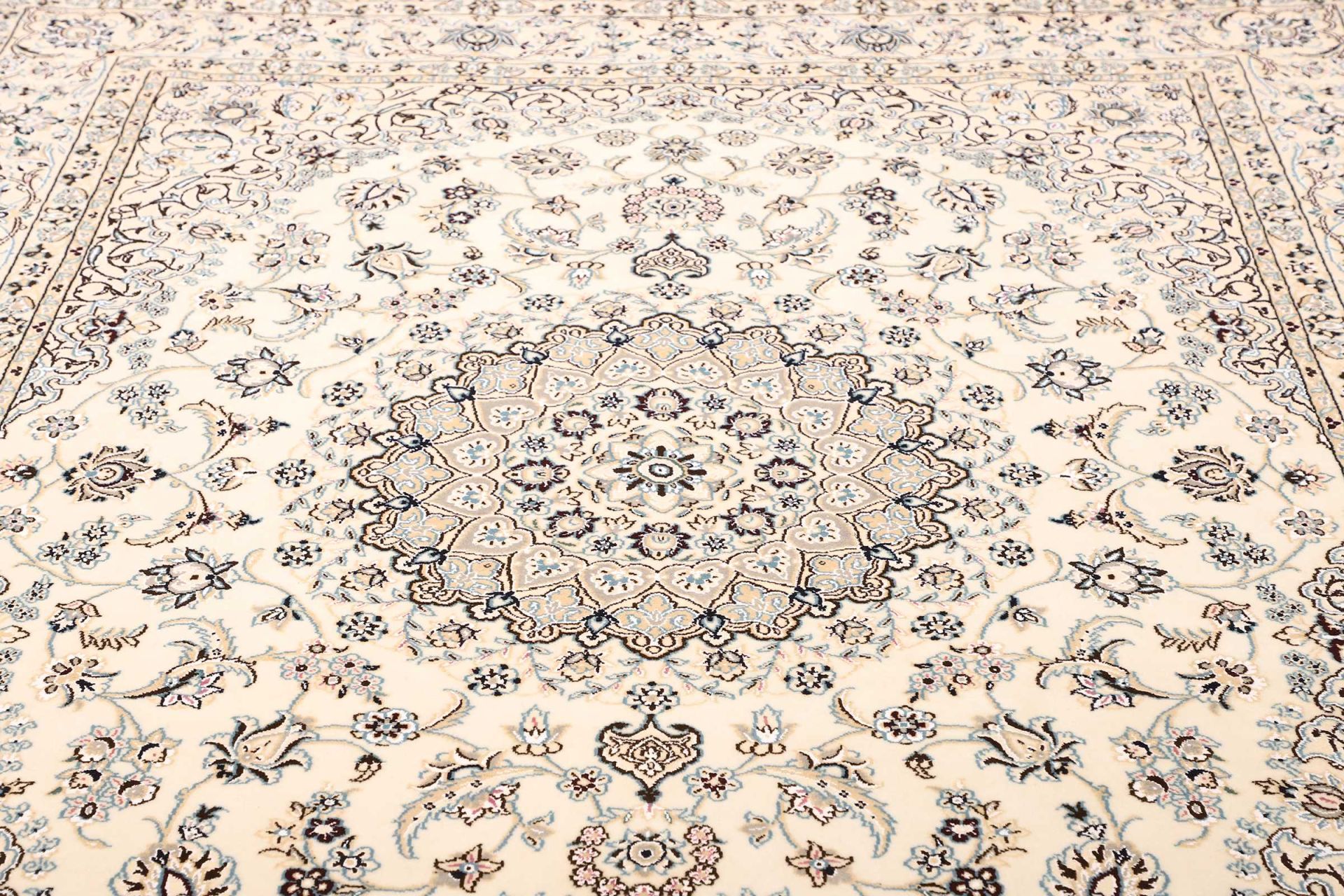 perserteppich-nain-207-x-256-cm-schurwolle-handgeknupft-exklusiv-14 Handgeknüpfter Nain Perserteppich 207 × 256 cm