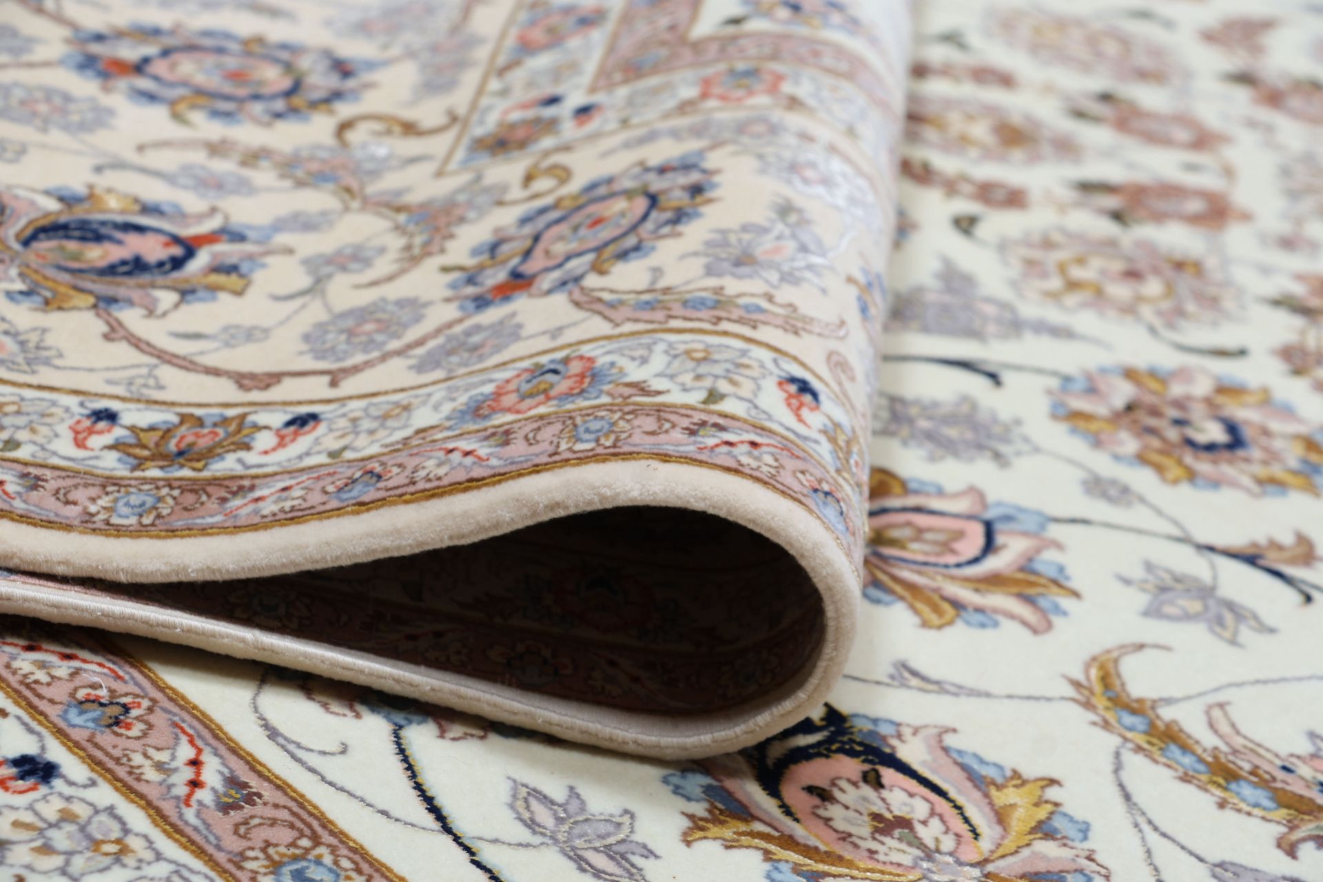 Isfahan Perserteppich 252 × 357 cm aus Wolle & Seide, handgeknüpft