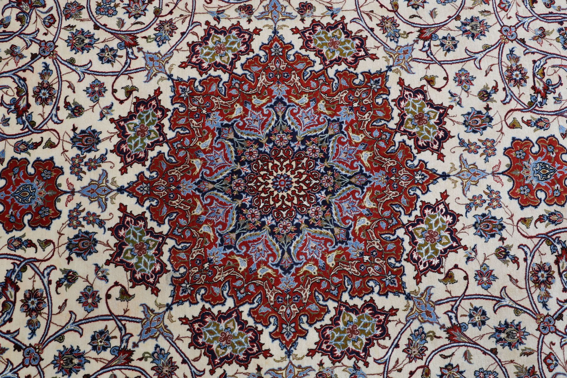 perserteppich-isfahan-256-x-372-cm-schurwolle-seide-handgeknupft-19 Handgeknüpfter Isfahan Perserteppich 256 × 372 cm