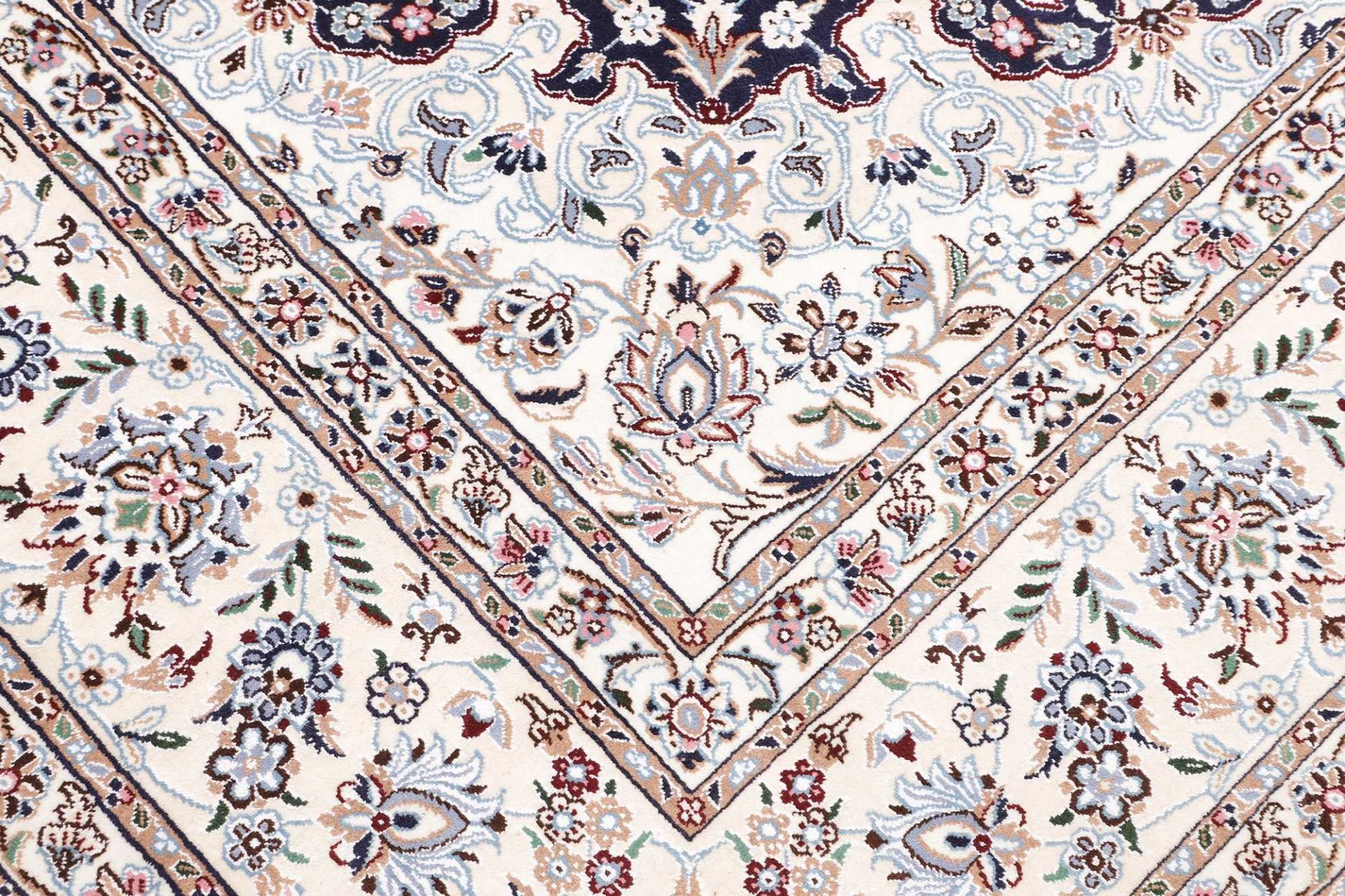 Nain Perserteppich aus Iran, 251 × 354 cm