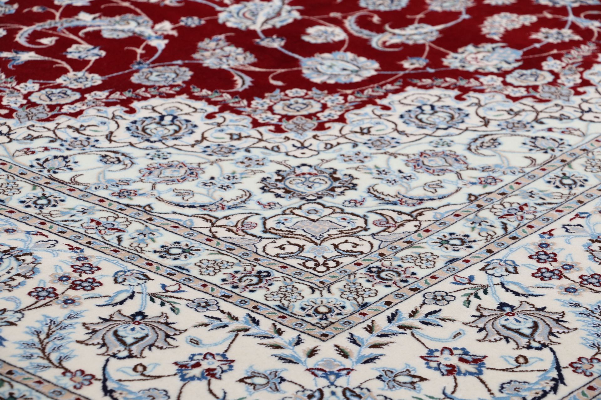 Handgeknüpfter Nain Perserteppich 255 × 305 cm