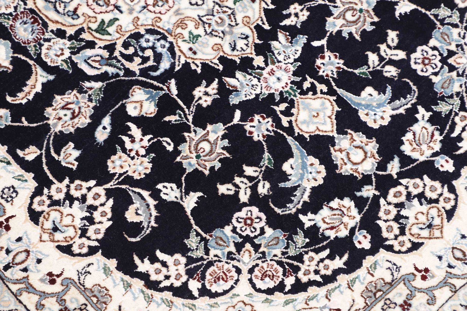 perserteppich-nain-79-x-117-cm-schurwolle-handgeknupft-exklusiv-15 Nain Perserteppich 79 × 117 cm aus Wolle, handgeknüpft