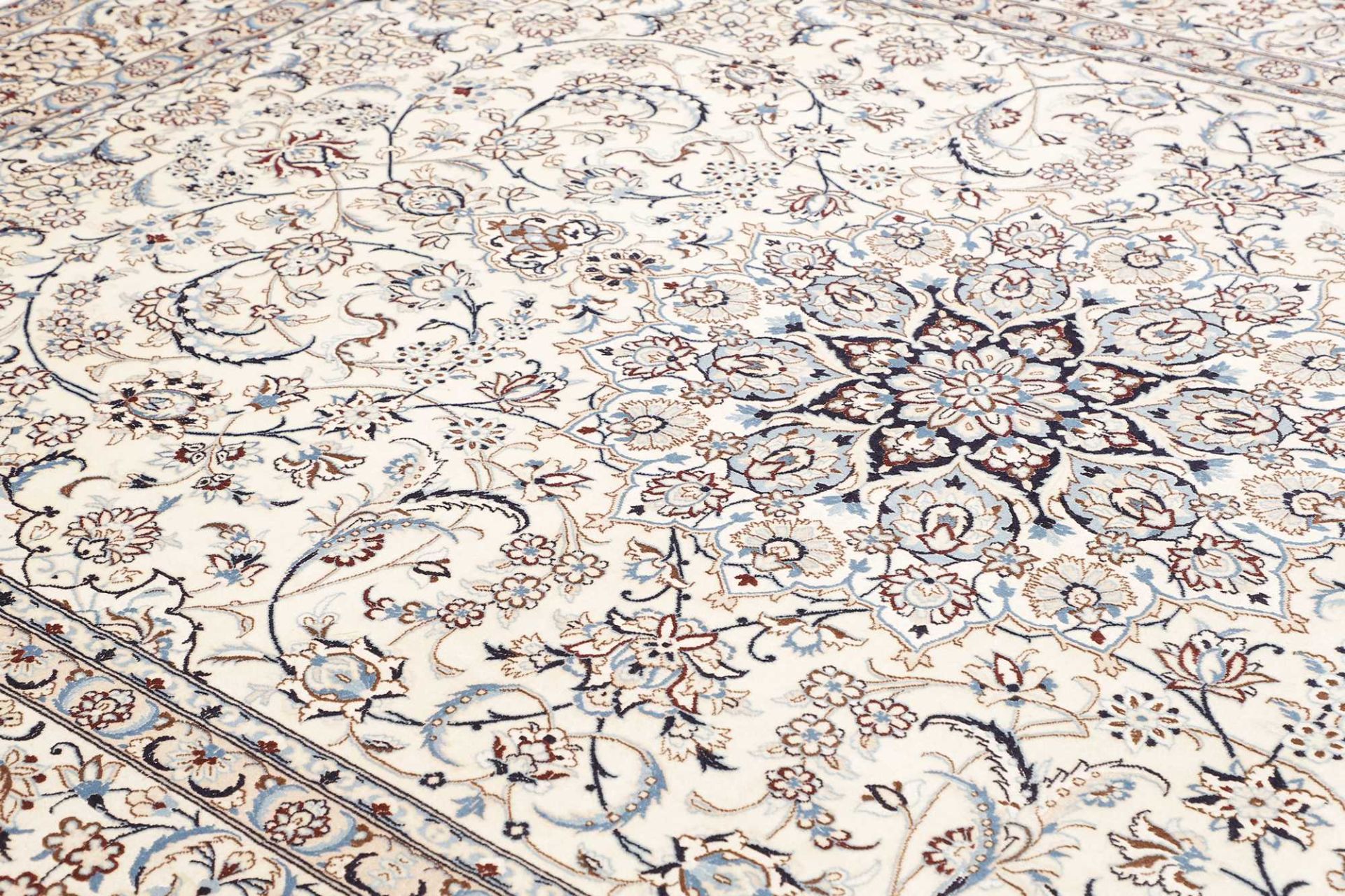 Handgeknüpfter Nain Perserteppich 254 × 366 cm