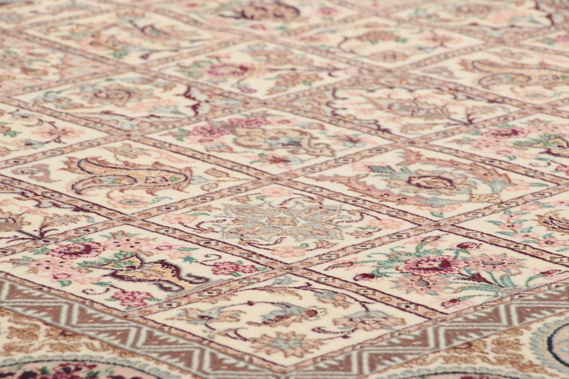 Isfahan Perserteppich 133 × 194 cm aus Wolle & Seide, handgeknüpft