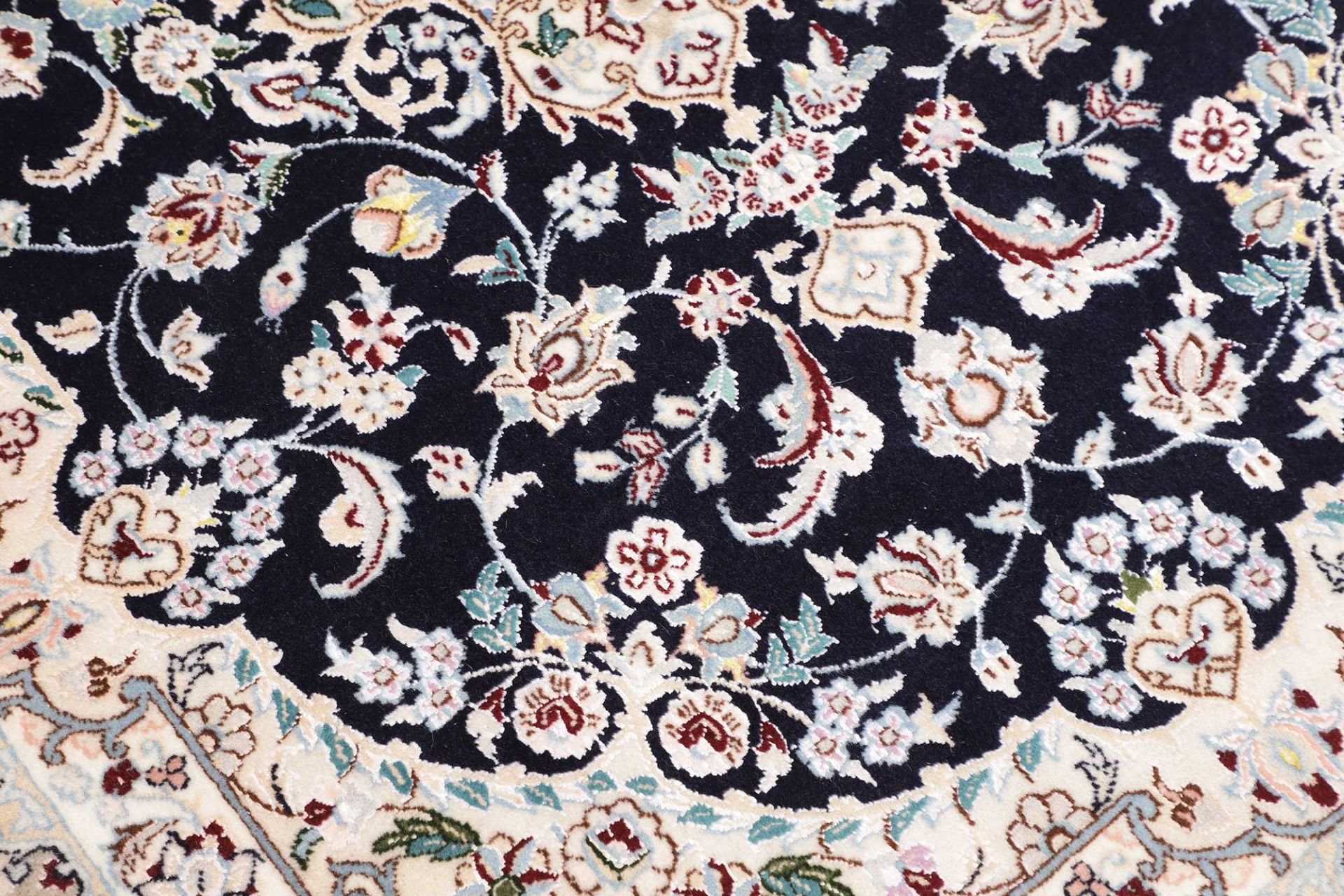 perserteppich-nain-83-x-115-cm-schurwolle-handgeknupft-exklusiv-5 Handgeknüpfter Nain Perserteppich, 83 × 115 cm, Wolle