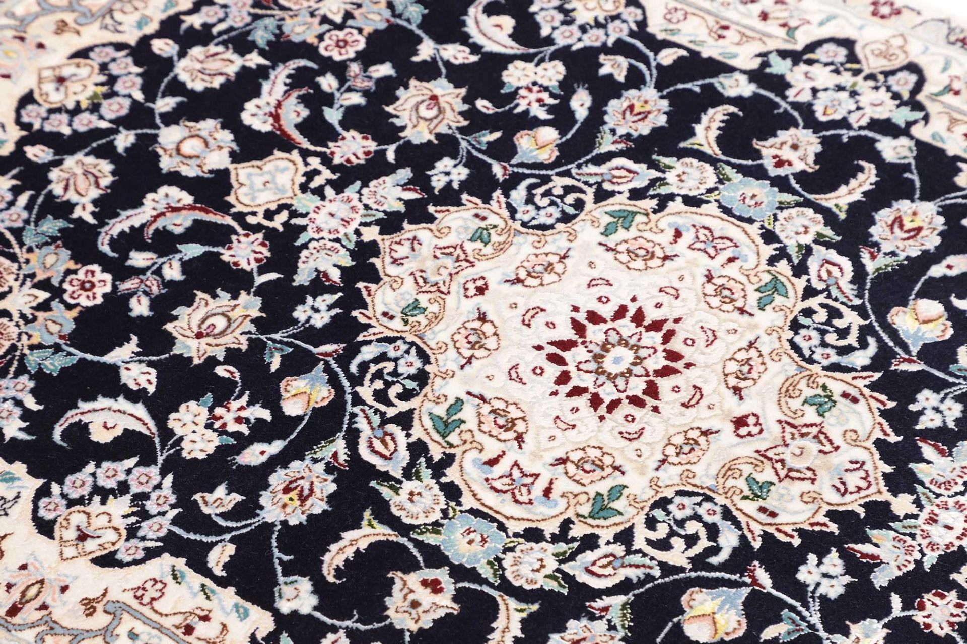 perserteppich-nain-83-x-115-cm-schurwolle-handgeknupft-exklusiv-6 Handgeknüpfter Nain Perserteppich, 83 × 115 cm, Wolle