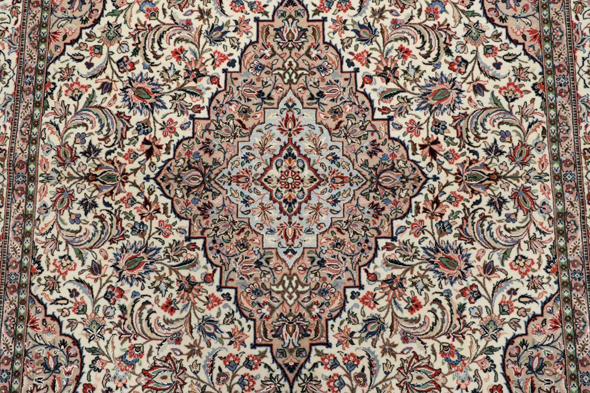 Isfahan Perserteppich 135 × 218 cm aus Wolle & Seide, handgeknüpft