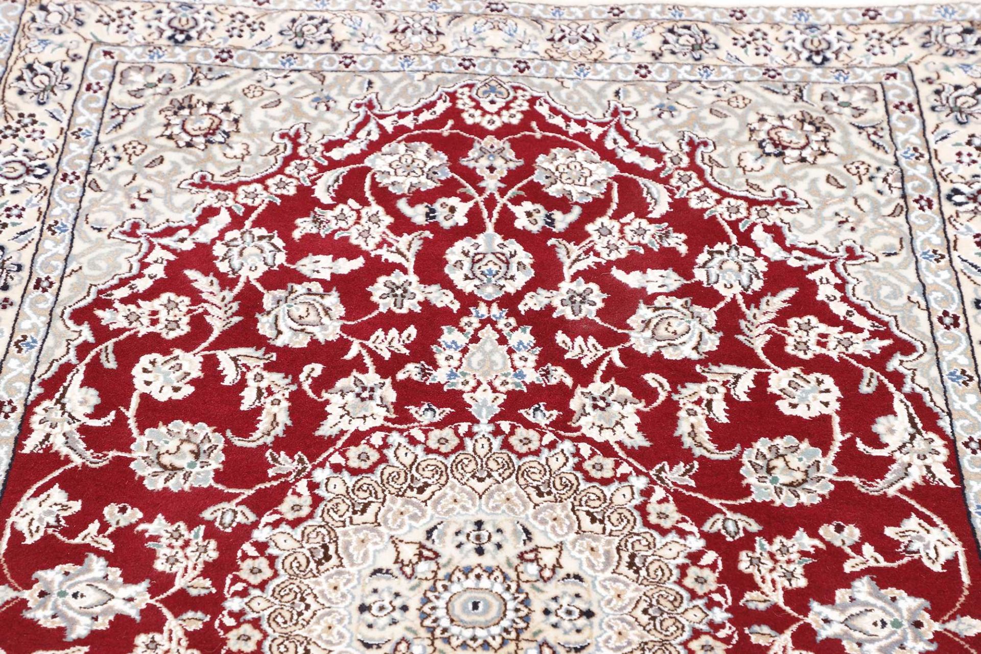 Nain Perserteppich 114 × 174 cm aus Wolle, handgeknüpft