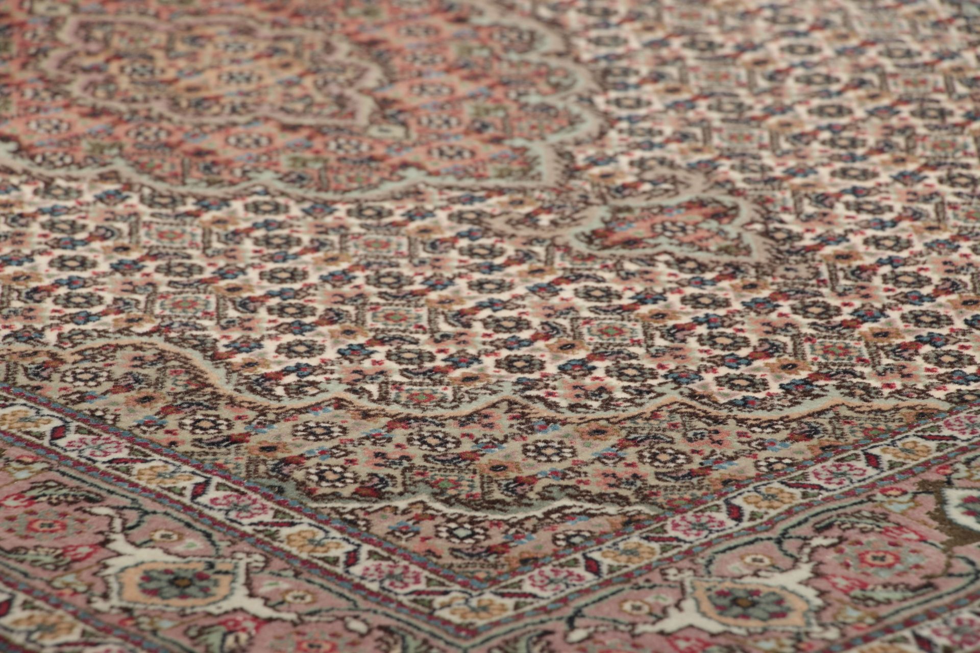 Täbriz Perserteppich 80 × 297 cm aus Wolle & Seide, handgeknüpft