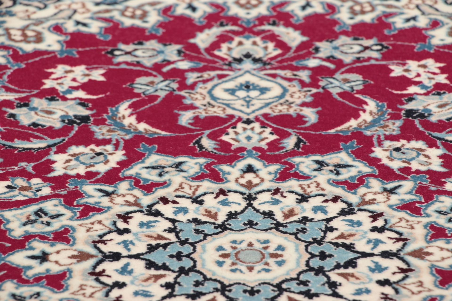 Nain Perserteppich 71 × 106 cm aus Wolle & Seide, handgeknüpft