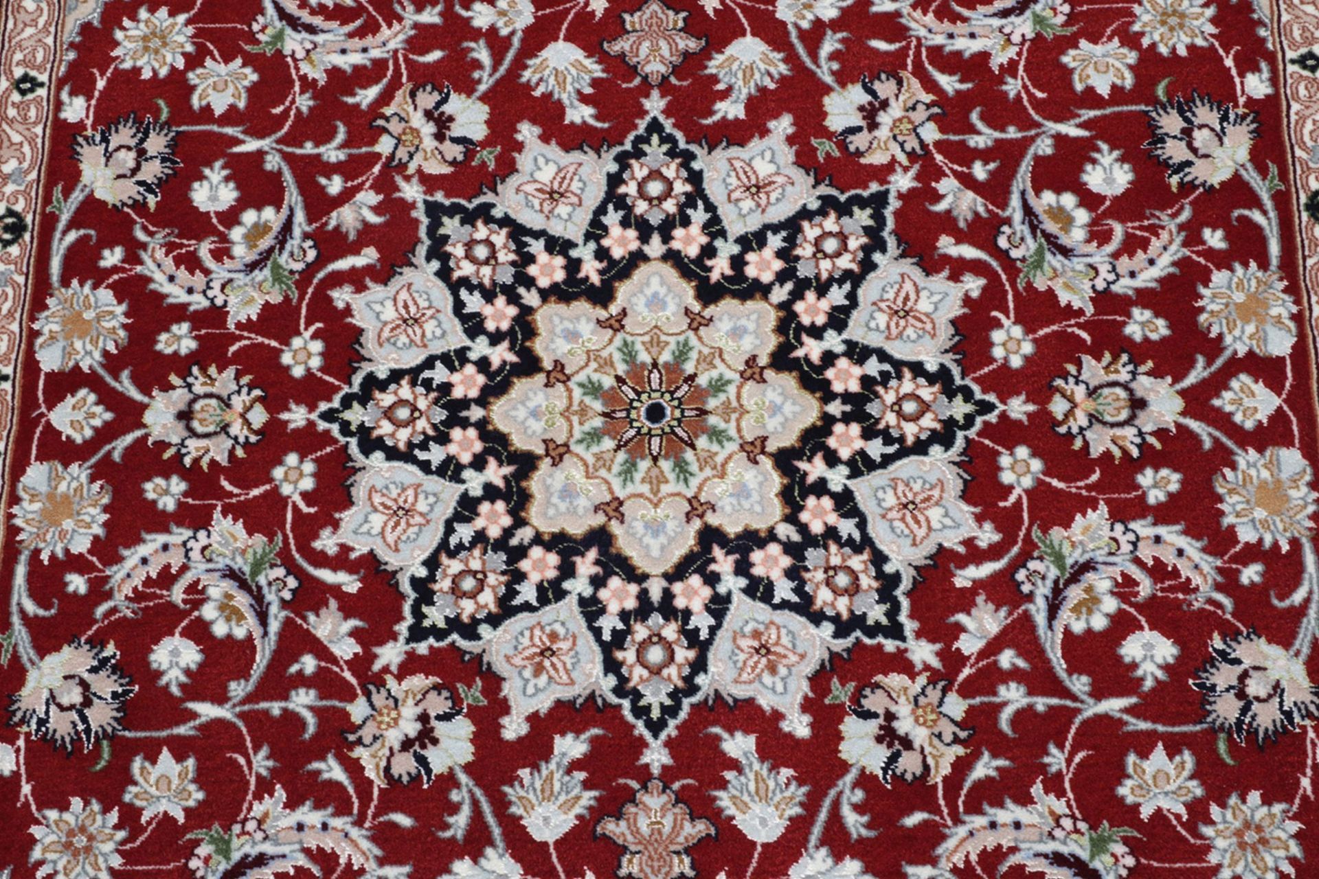 Isfahan Perserteppich aus Iran, 107 × 163 cm