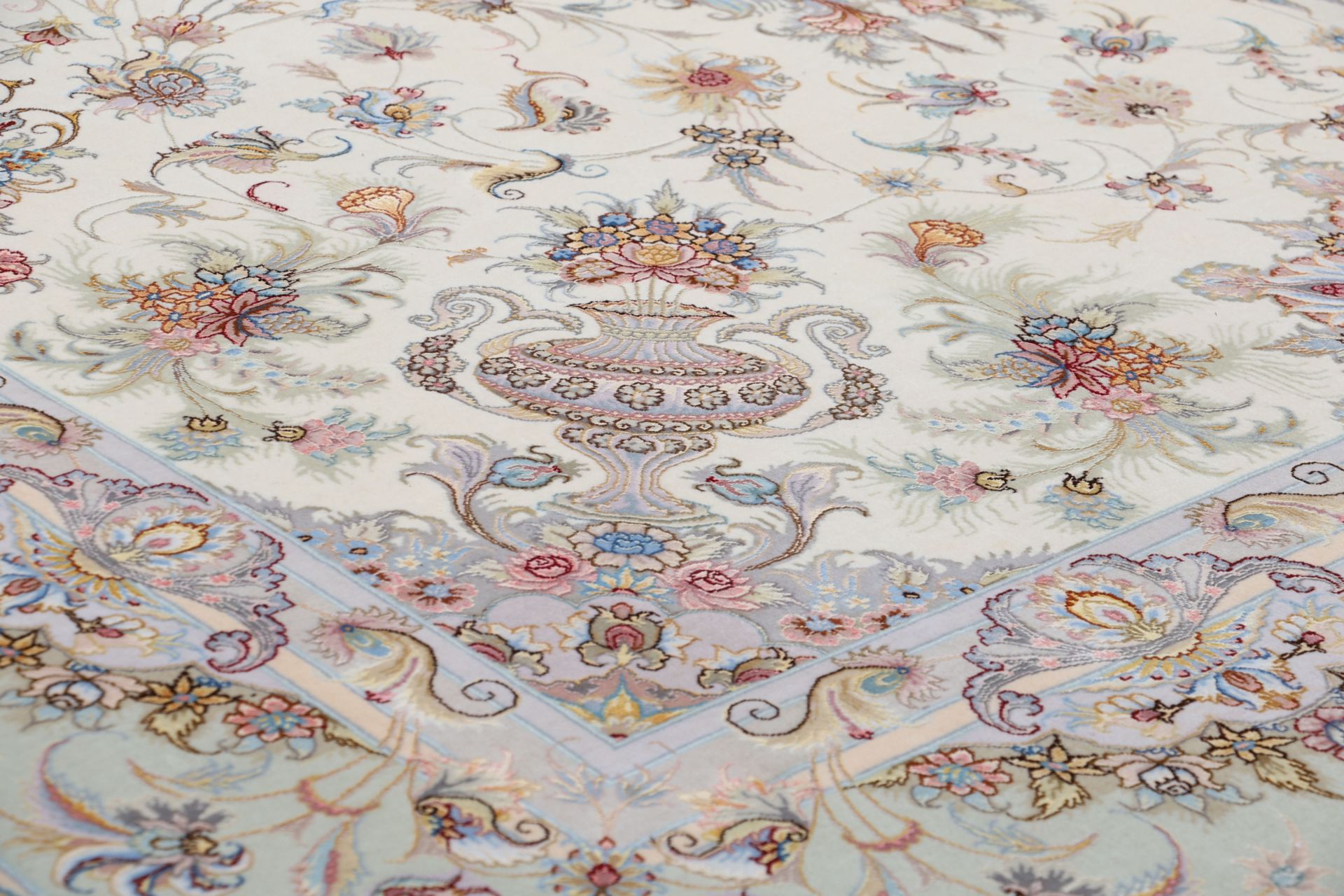 Täbriz Perserteppich aus Iran, 240 × 365 cm