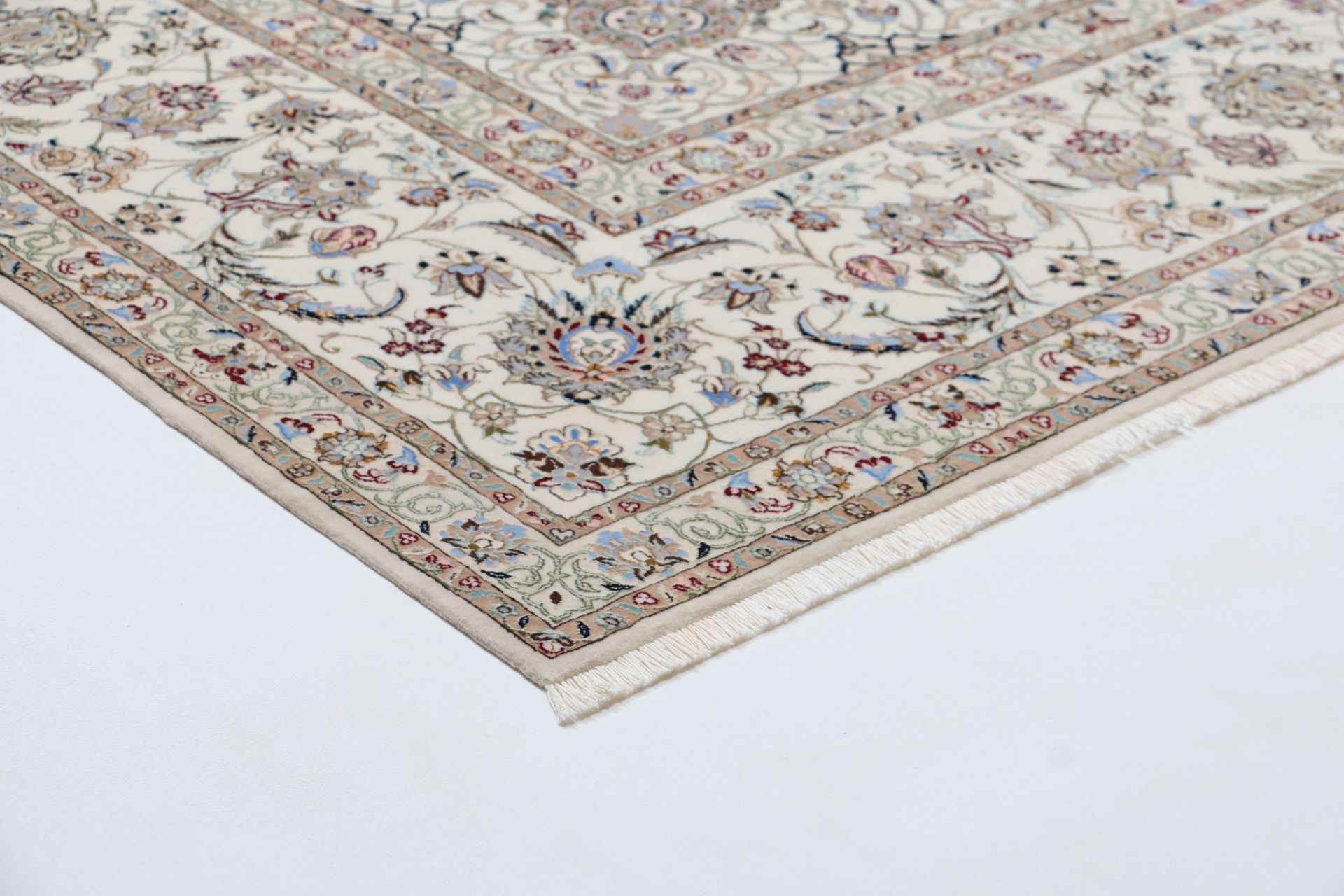 Nain Perserteppich 253 × 350 cm aus Wolle & Seide, handgeknüpft
