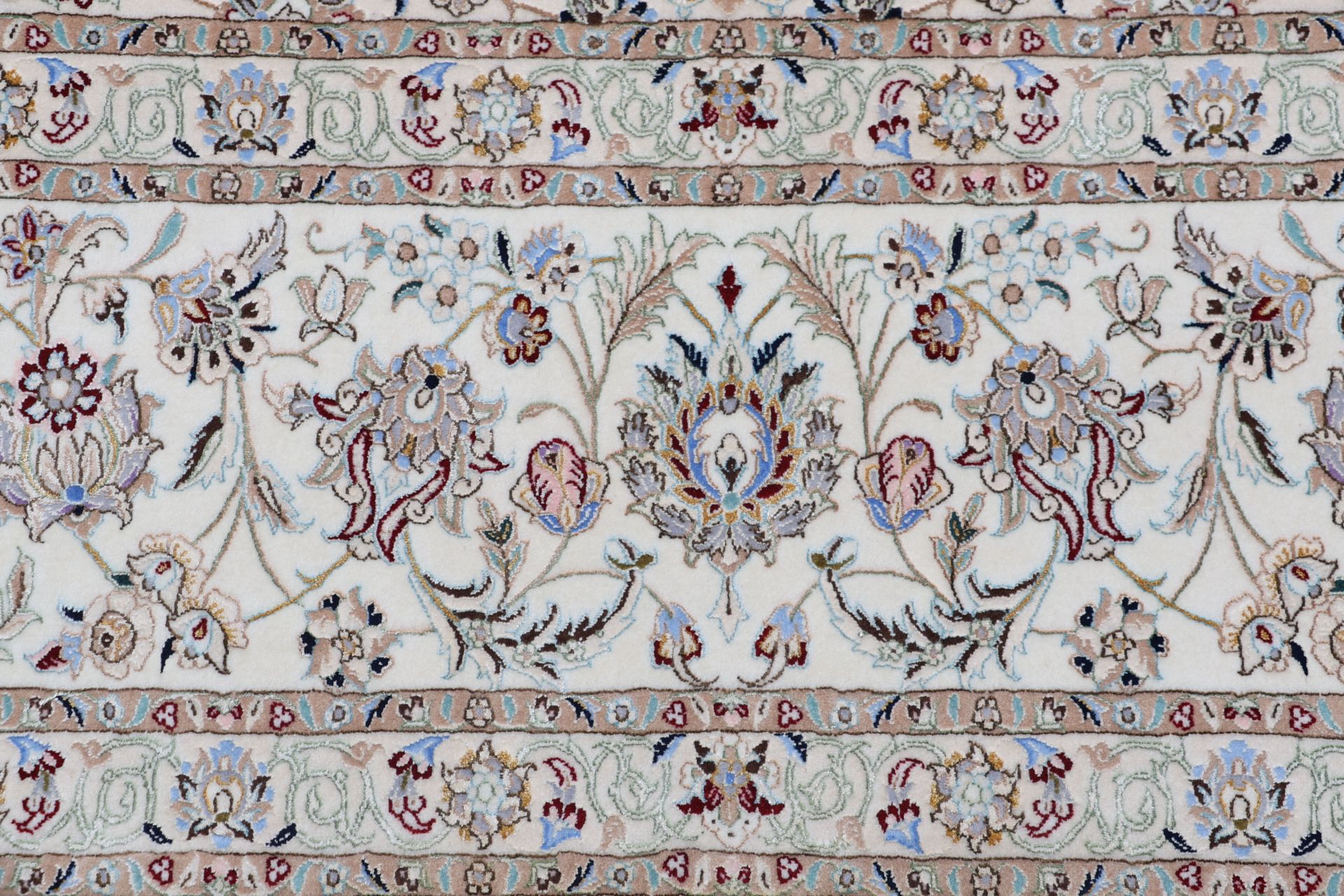 Nain Perserteppich 253 × 350 cm aus Wolle & Seide, handgeknüpft