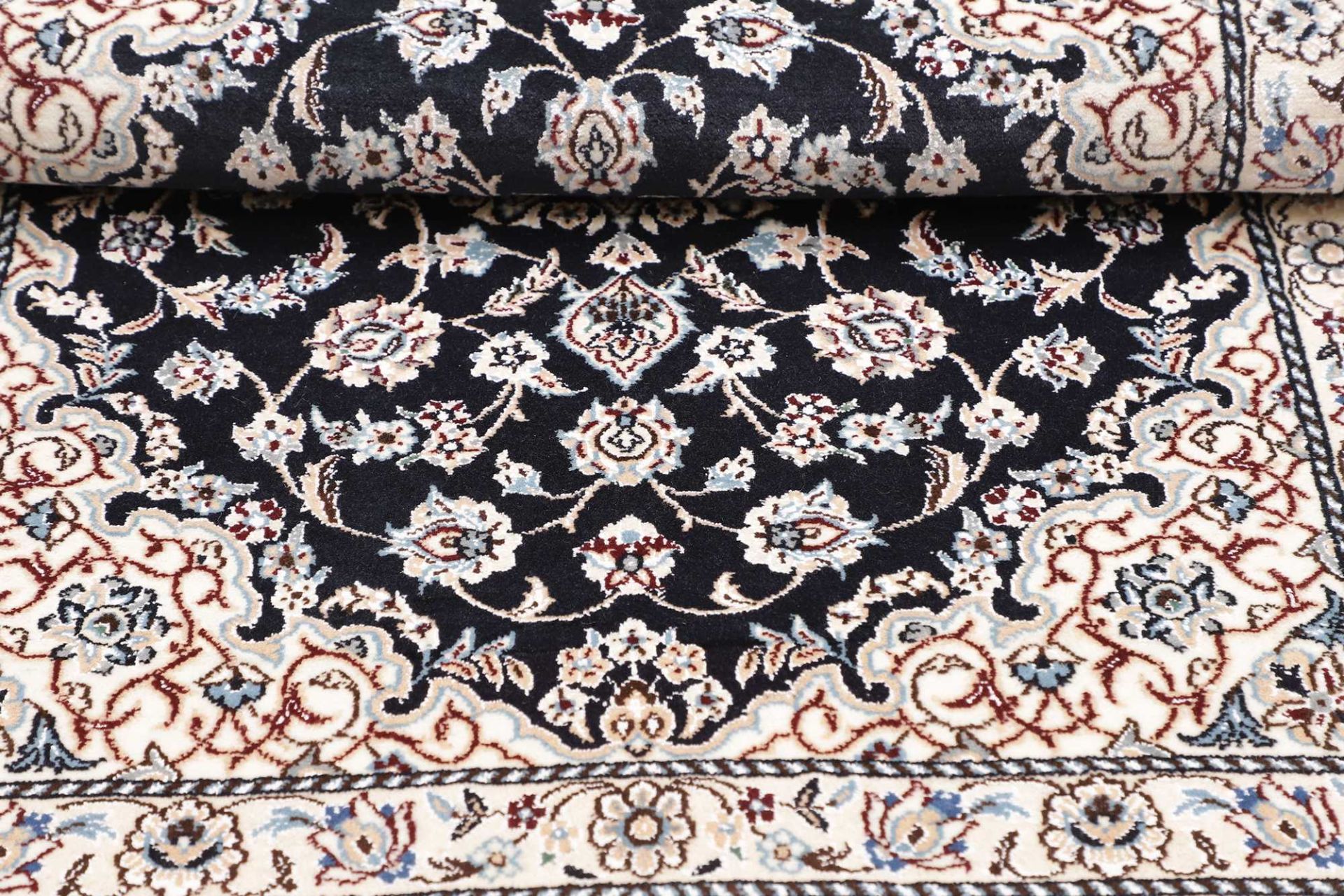 Nain Perserteppich 82 × 119 cm aus Wolle, handgeknüpft