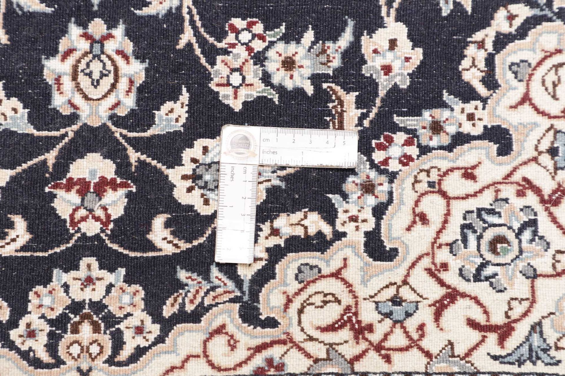 Nain Perserteppich 82 × 119 cm aus Wolle, handgeknüpft