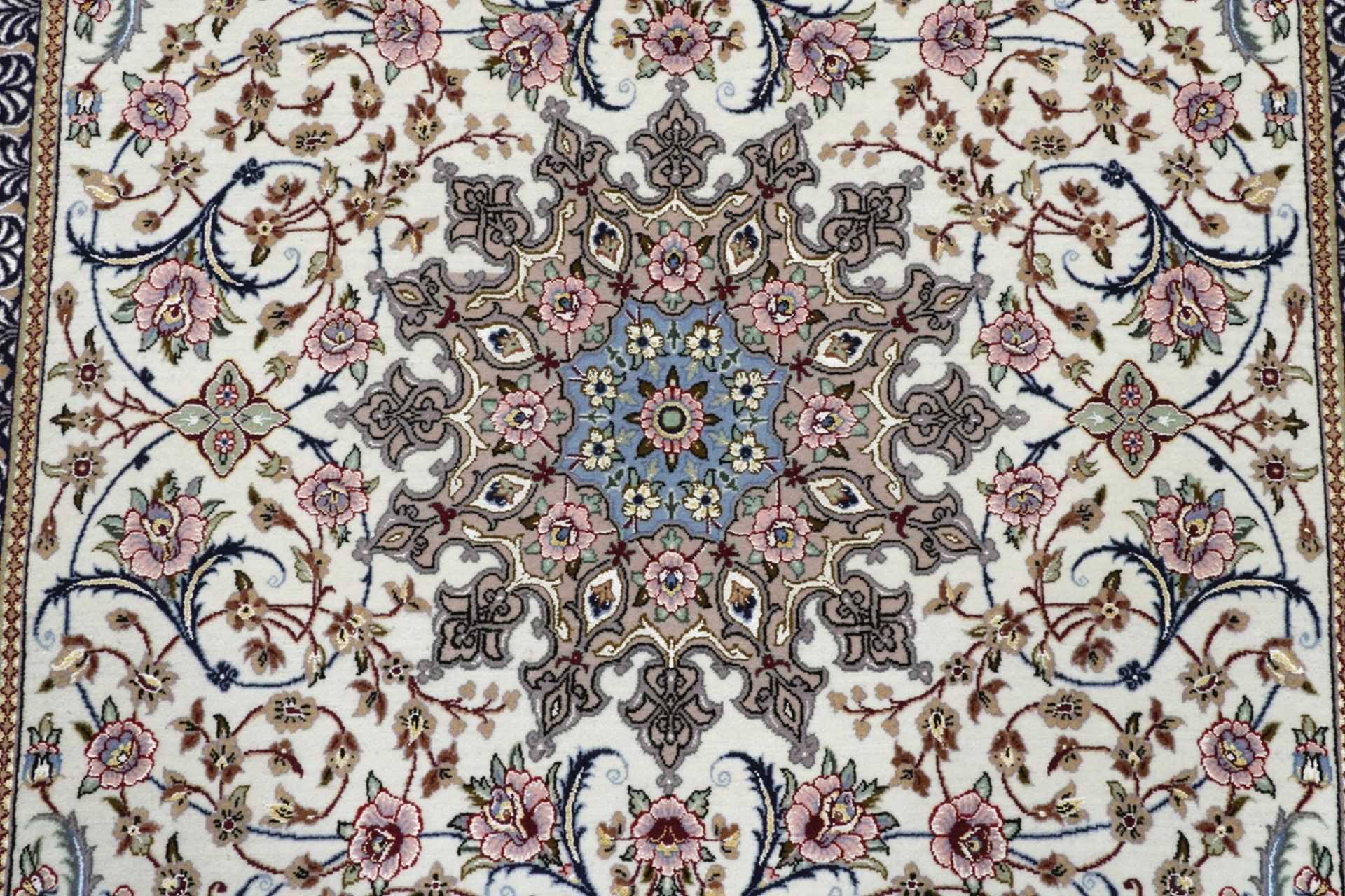 Handgeknüpfter Isfahan Perserteppich 133 × 205 cm