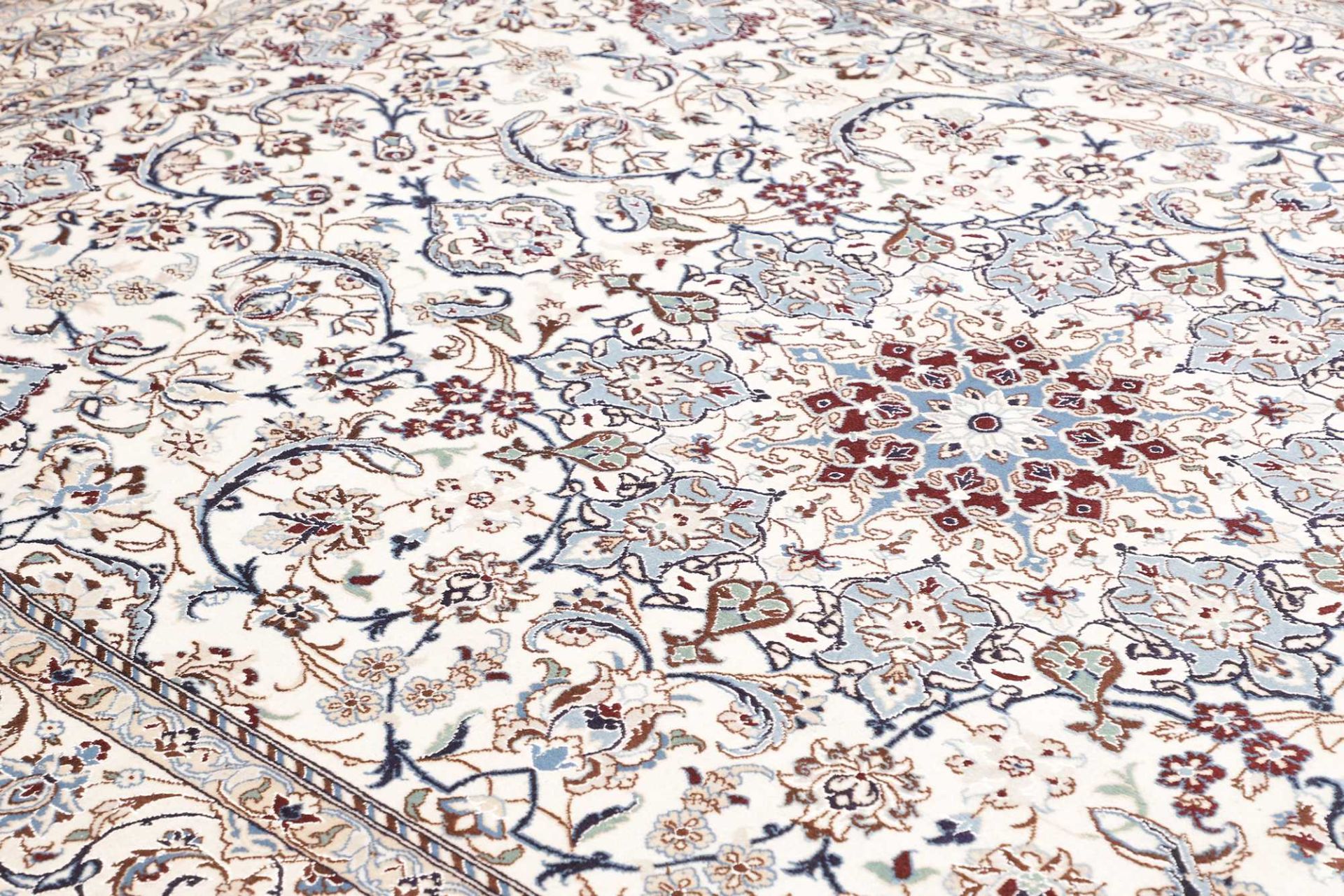 Handgeknüpfter Nain Perserteppich 208 × 321 cm