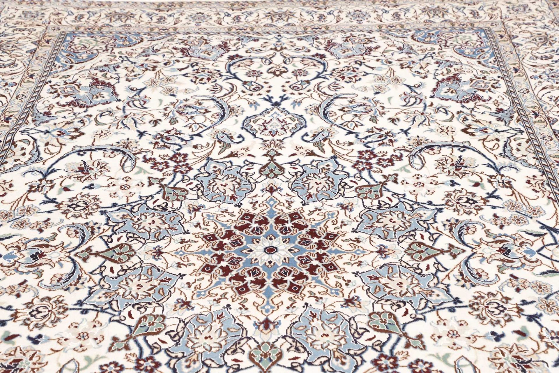 Handgeknüpfter Nain Perserteppich 208 × 321 cm