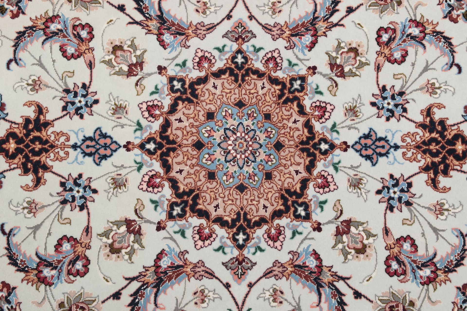 Isfahan Perserteppich 84 × 123 cm aus Wolle & Seide, handgeknüpft